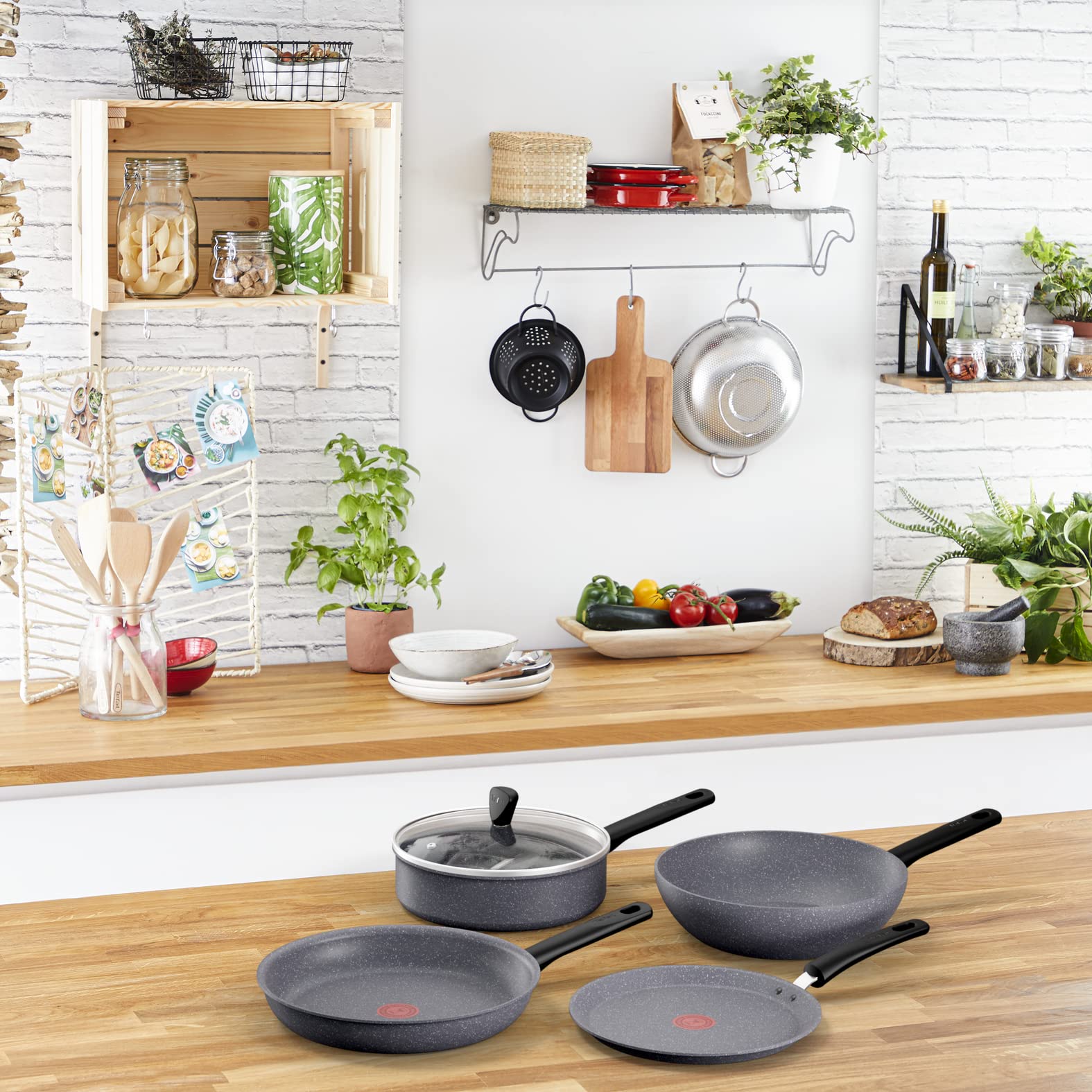 Tefal Natural On Batterie cuisine 9 p, Casseroles 16/20 cm + couvercle, Poêles 24/26/30 cm, Induction, Revêtement antiadhésif, Emballage éco-responsable, Fabriqué en France G2809202