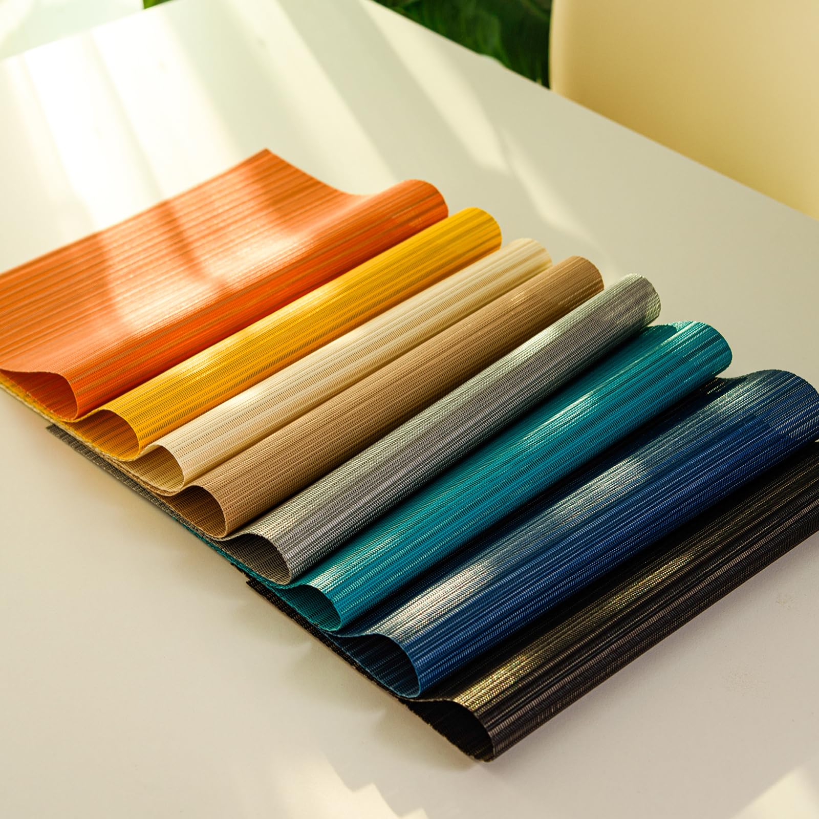 FunWheat Juego de 8 manteles individuales de vinilo lavables para mesa de comedor, manteles individuales de plástico duradero tejido de 12 x 18 pulgadas, fácil de limpiar, uso en interiores y