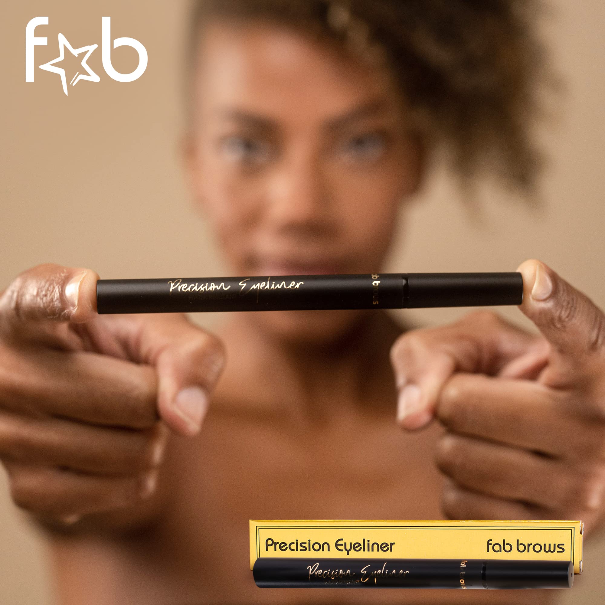 Delineador líquido de precisión – Delineador líquido con punta de fieltro – Delineador de ojos negro impermeable ricamente pigmentado – Logra trazos finos o gruesos – Delineador de ojos 4