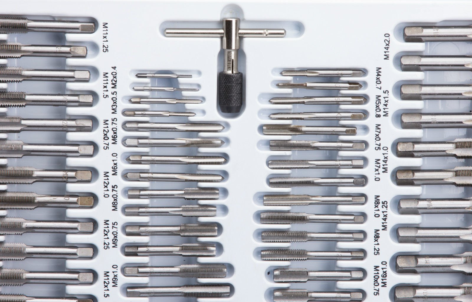 Gewindeschneider Set 110-tlg (GWIN110) - 35 x Gewindebohrer (M2-M18) + Schneideisen - 2 x Halter - Metallkoffer - 1 stück