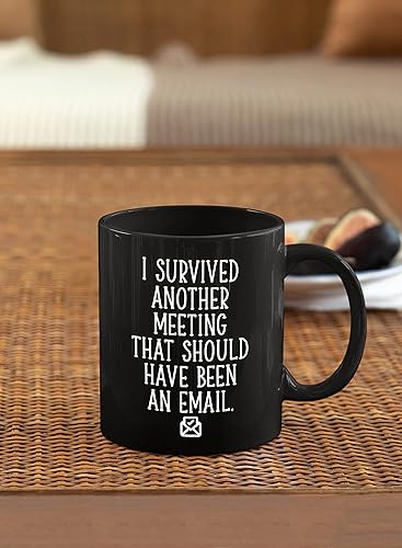 Vista 4 de Taza de café divertida con texto en inglés "I Survived Another Meeting That Should Have Been An Email Gift For Boss Office" "I Survived Another