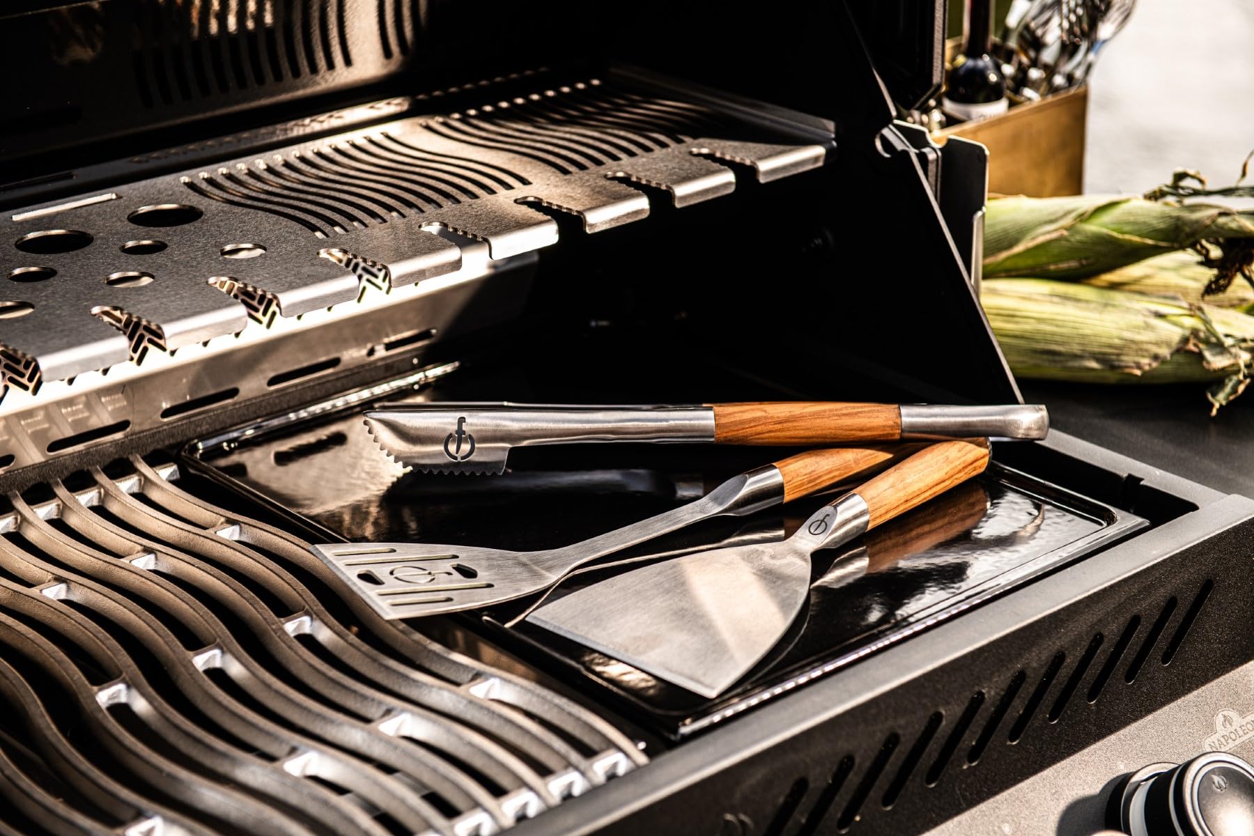 Forged BBQ Spachtel, Pfannenwender, zum Wenden und Servieren, Olivenholz griff