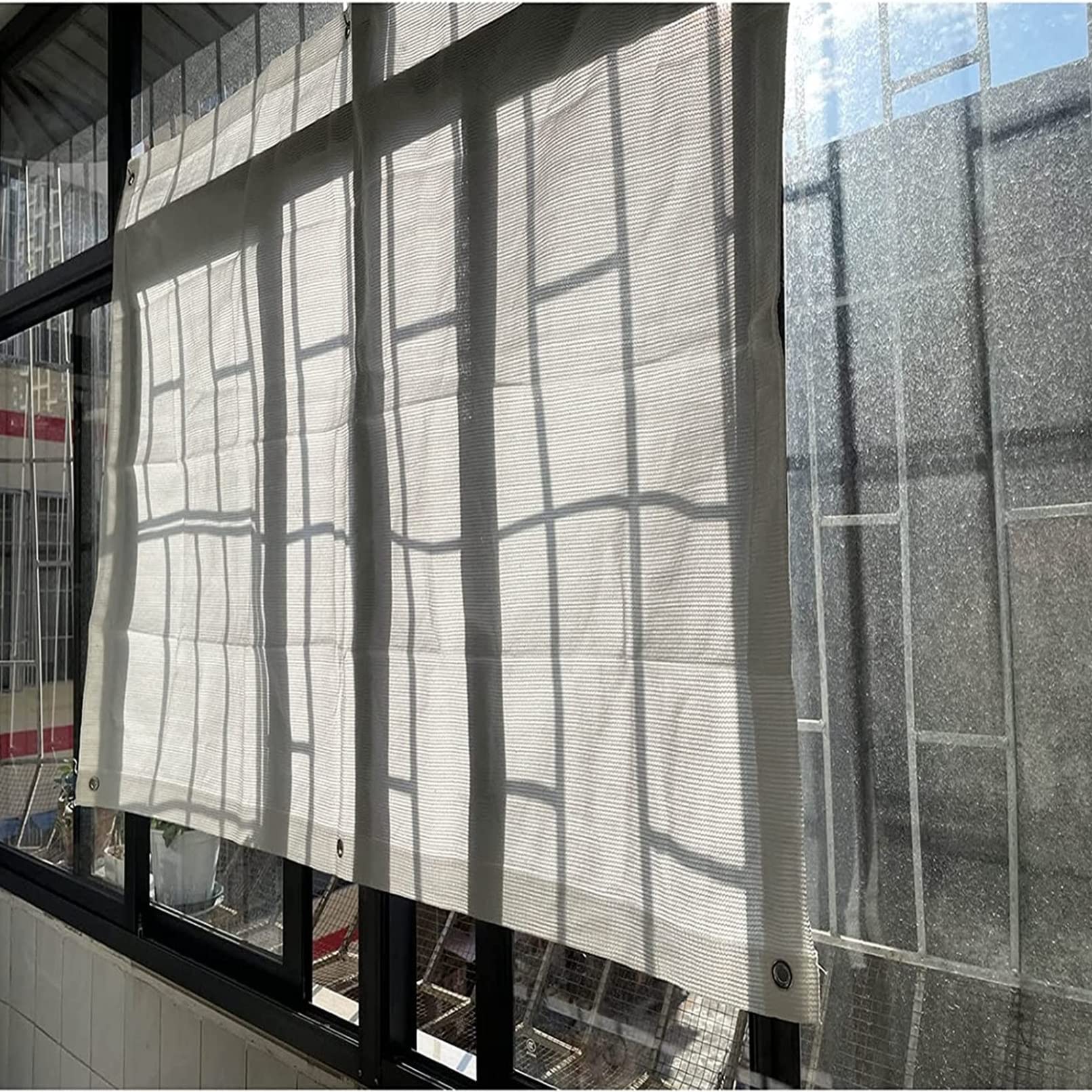 Zewnętrzna osłona przeciwsłoneczna 0,6 x 9 m z linką i aluminiowymi przelotkami do ogrodu, balkonu, biała - idealna na patio i taras