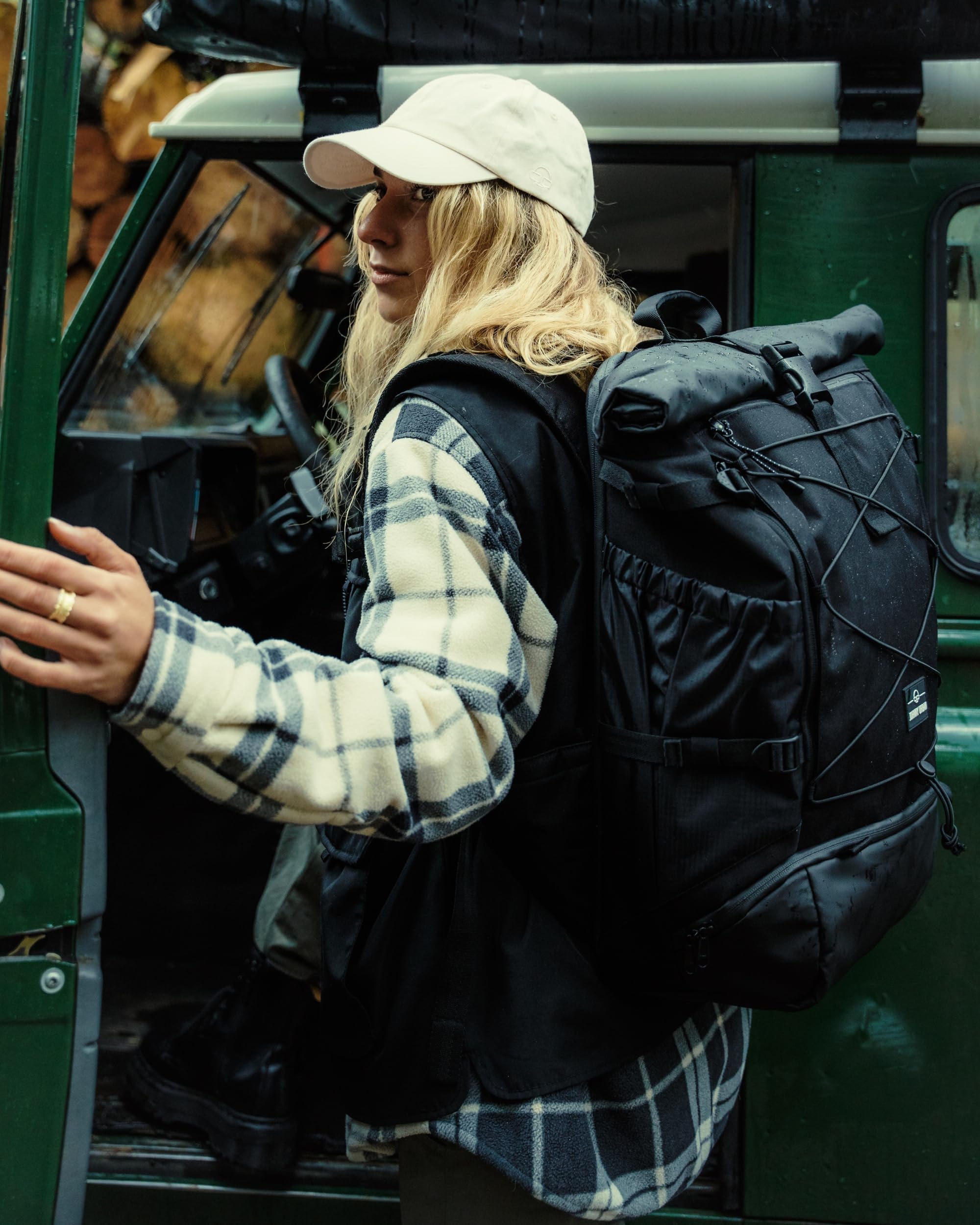 Johnny Urban Reiserucksack Damen & Herren - Allen Travel L - 37L Rolltop Rucksack Groß Handgepäck - Idealer Backpack für Reisen Ausflüge Trips - Wasserabweisend
