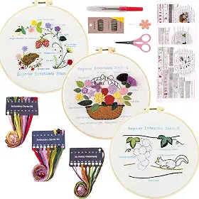 MAMUNU 3 conjuntos de kits de bordado para iniciantes e adultos, kits de ponto cruz com estampa de flor animal pré-impressa, gama completa de kit de bordado para iniciantes com aro, agulhas e ferramentas