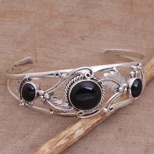 Miniatura 5 de NOVICA Pulsera hecha a mano de ónix de plata de ley 925 con hojas de árbol de Indonesia rojo de Bali, piedra natal de árbol de Indonesia con hojas
