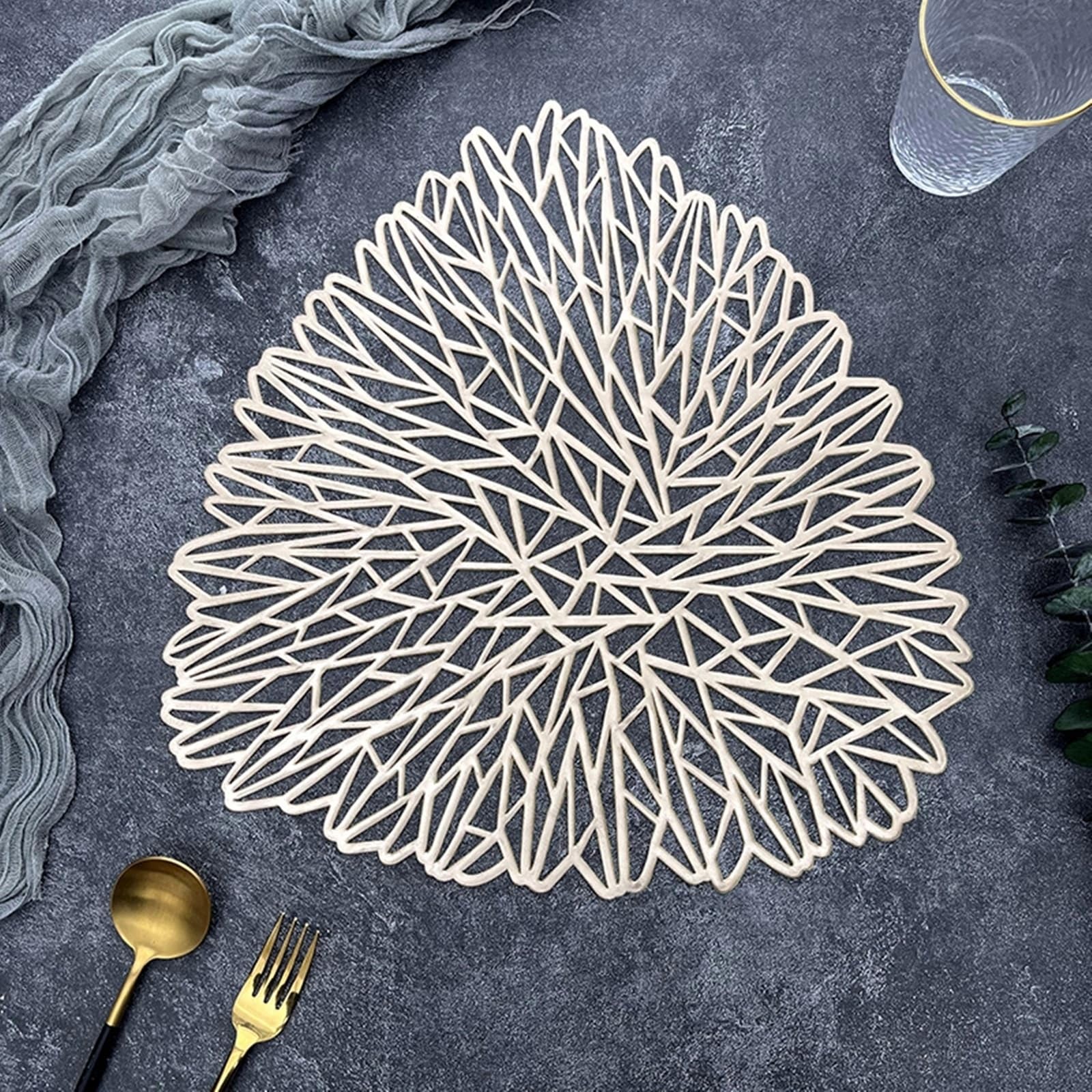 Sets de table dorés feuille irrégulière pour protéger et embellir la table