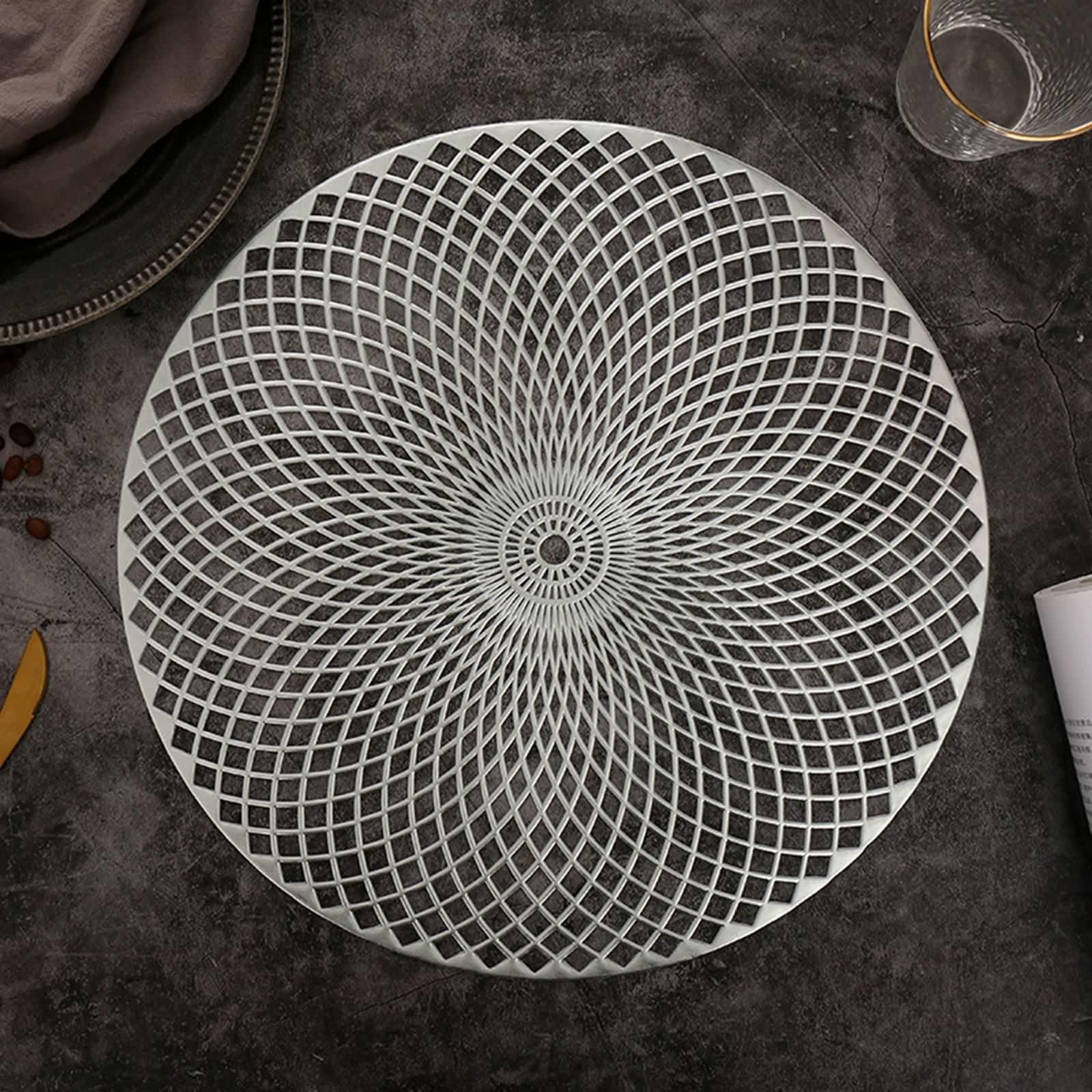 Set de table rond argent haut de gamme en PVC ciselé de 38cm pour art de la table