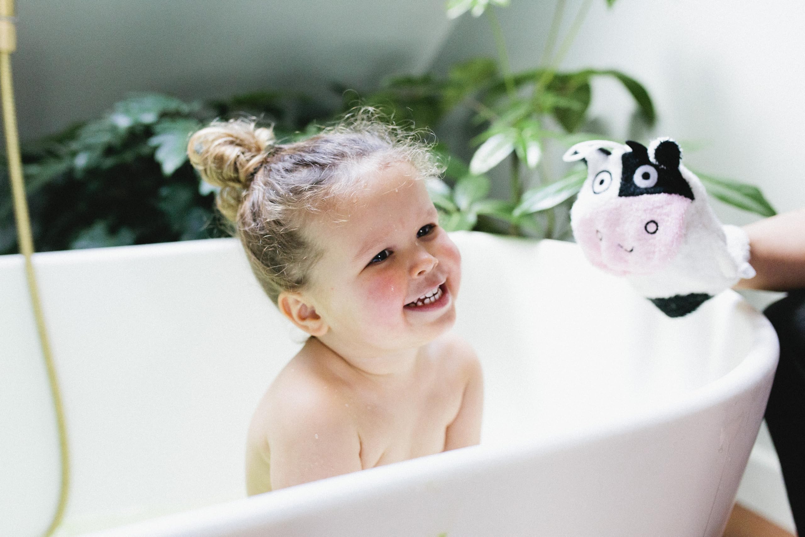 Isabelle Laurier - Gant de Toilette Amusant pour Enfant 100% Coton - Gant de Bain éponge pour bébé - Modèle Vache, Blanc