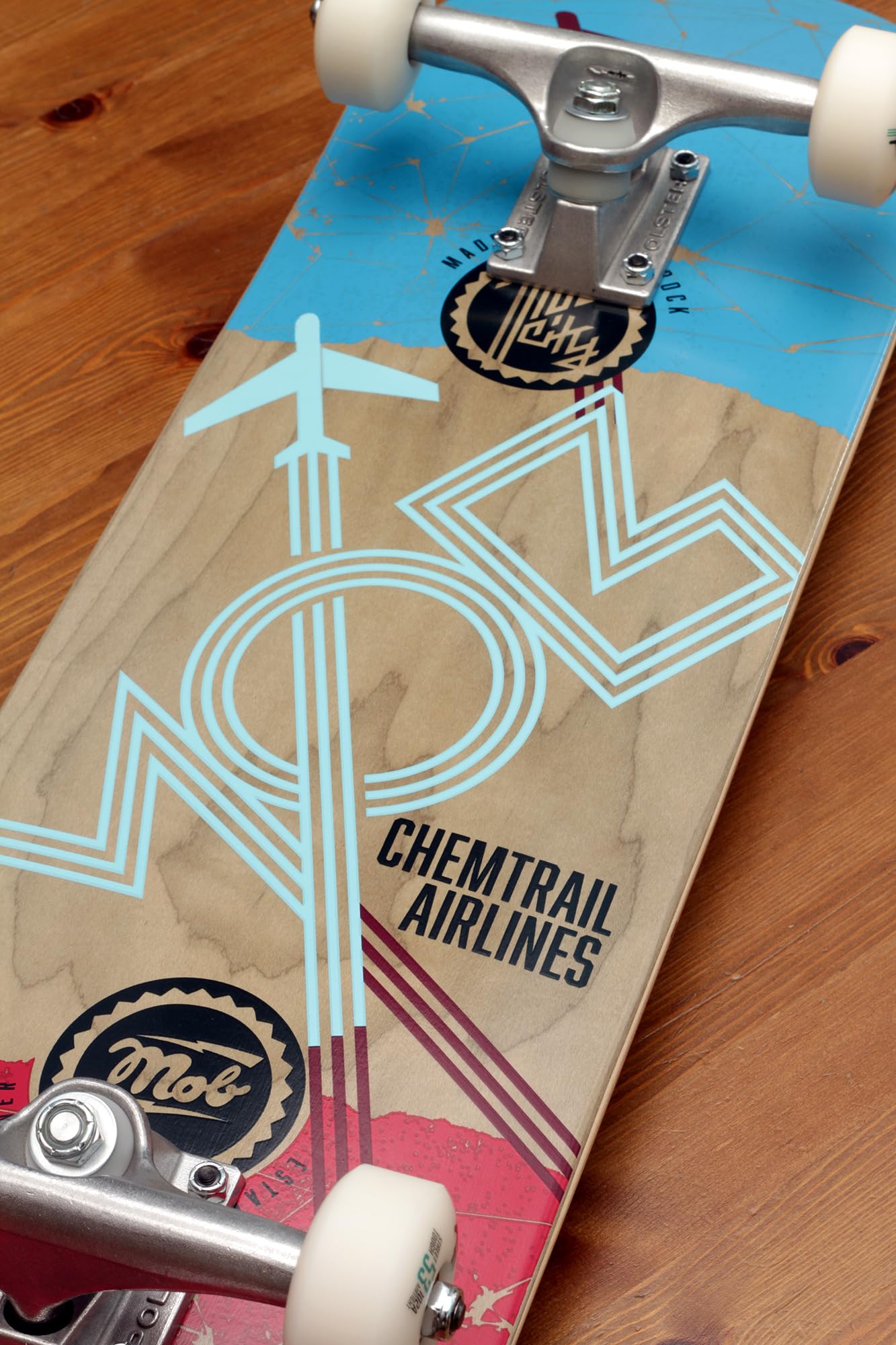 Mob Skateboards Airlines 8.0 - Komplettboard 31 x 8 Zoll - Holzbrett aus 7 Schichten Ahornholz - fertig montiert - Skateboard für Jugendliche, Erwachsene, Anfänger und Profis