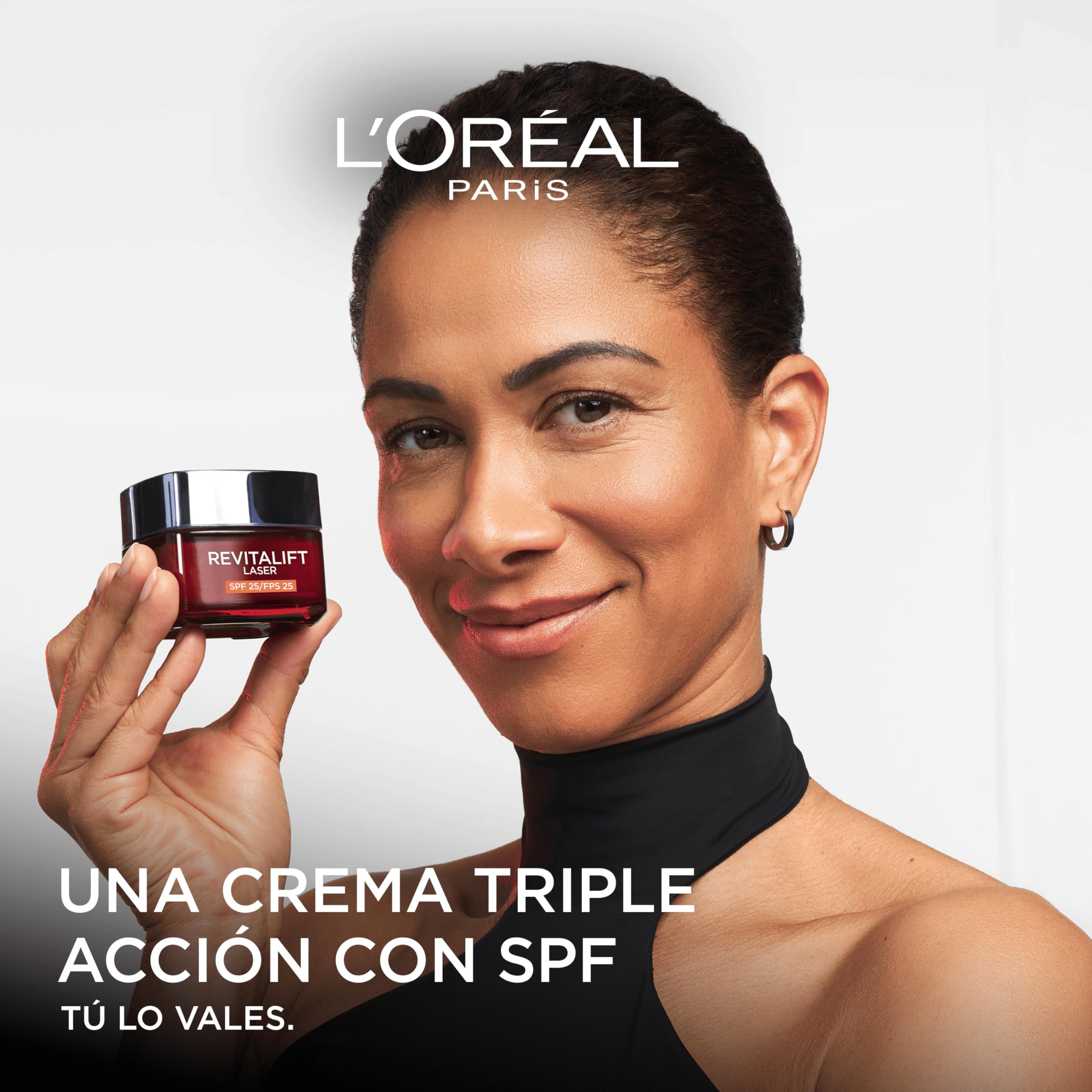 Visita la tienda de L'Oreal Paris L'Oréal Paris Revitalift Láser Triple Acción Crema de Día Nº1 Anti-Edad Protección Solar SPF25 con Pro-Retinol, Ácido Hialurónico y Vitamina Cg. Reduce Arrugas, Reafirma y Reduce Manchas Oscuras, 50ml in use