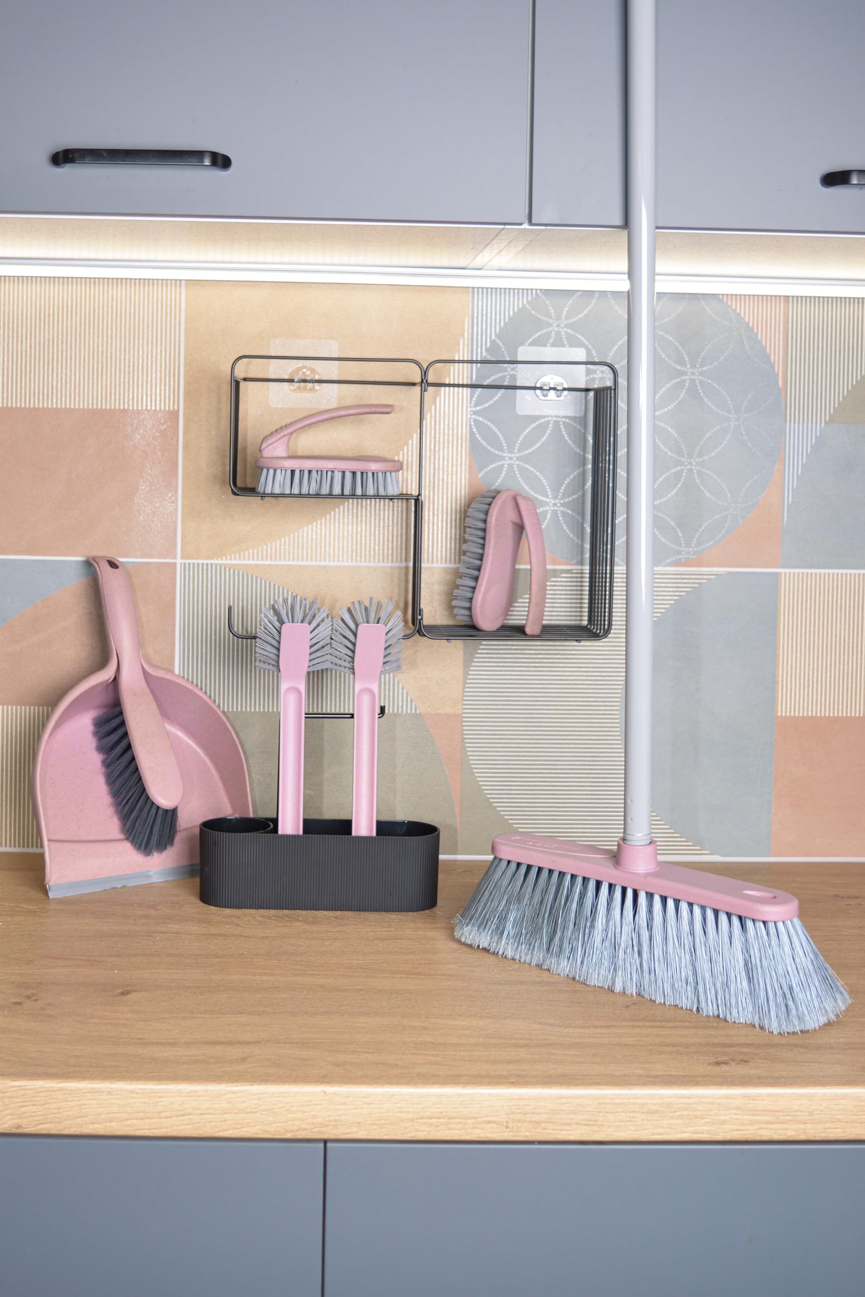 YORK ReSTART Scopa con Manico Lungo 120 cm Setole Fitte in Plastica Riciclata e Trucioli di Legno Spazzolone Ergonomico Larghezza 31 cm Blu e Legno