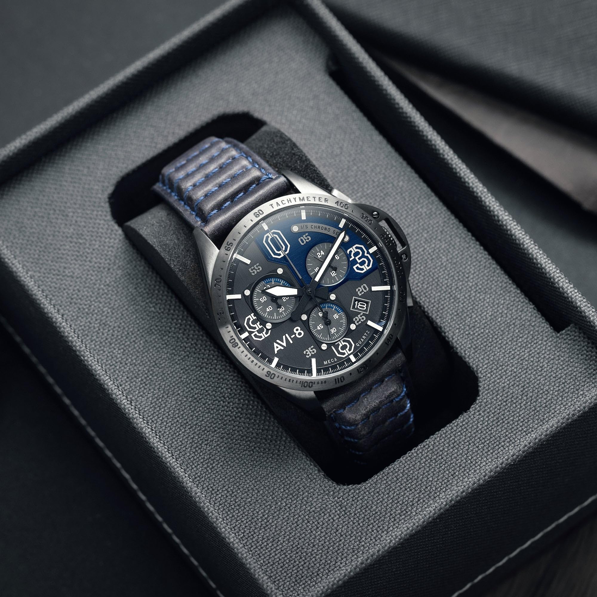 AVI-8 Reloj cronógrafo P-51 Mustang Blakeslee para hombre, 43 mm, edición limitada D-Day 80, con correa de cuero AV-4077