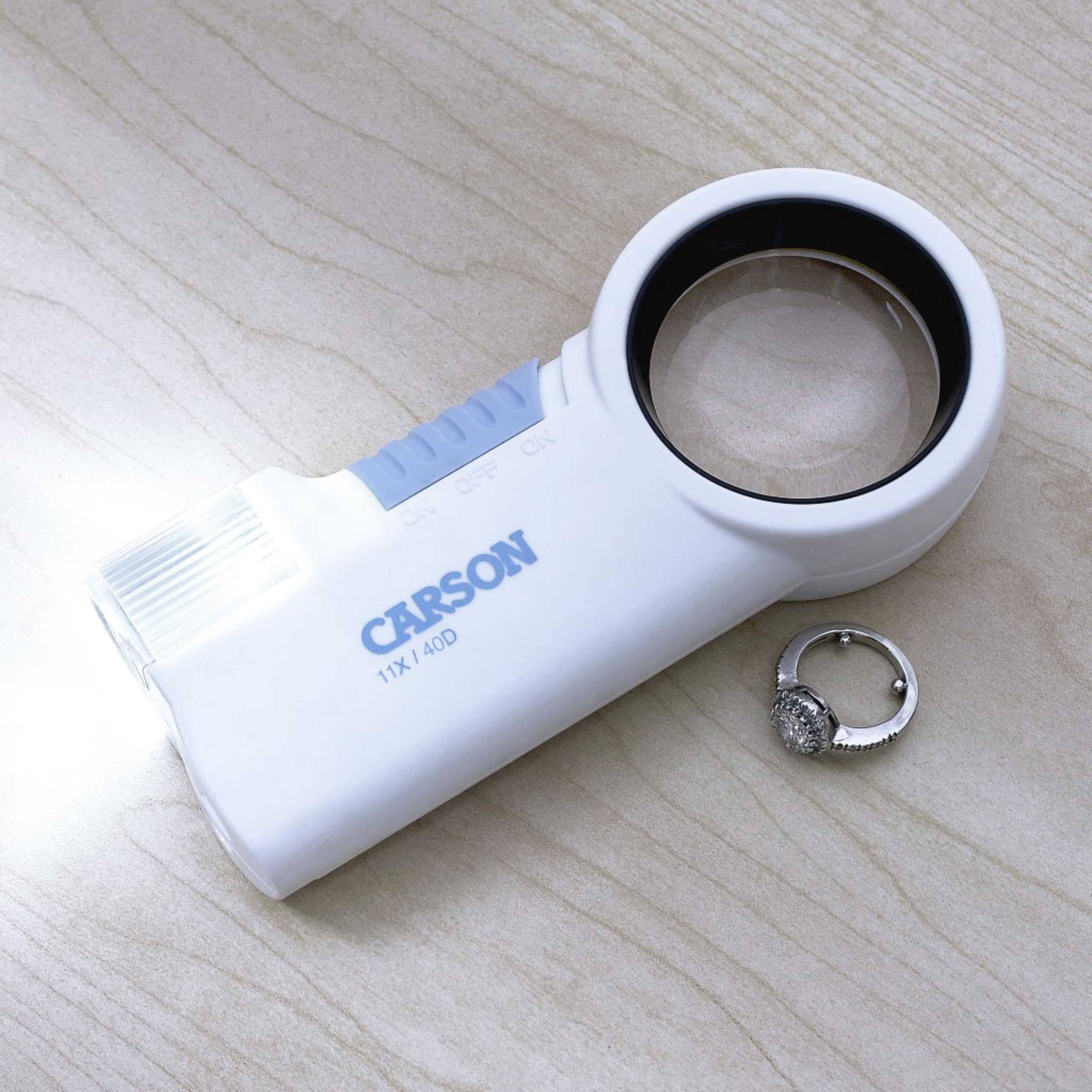 Carson MagniFlash™ de la Serie Pro, Lupa 11x con Lente Asférica, Luz LED y Linterna