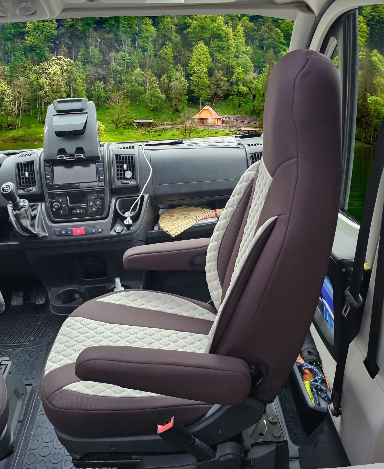 BREMER SITZBEZÜGE Fundas de asiento para piloto compatibles con autocaravana caravana Hymer Ducato accesorio para autocaravana juego de 2 fundas de asiento con reposabrazos en marrón beige WPL411