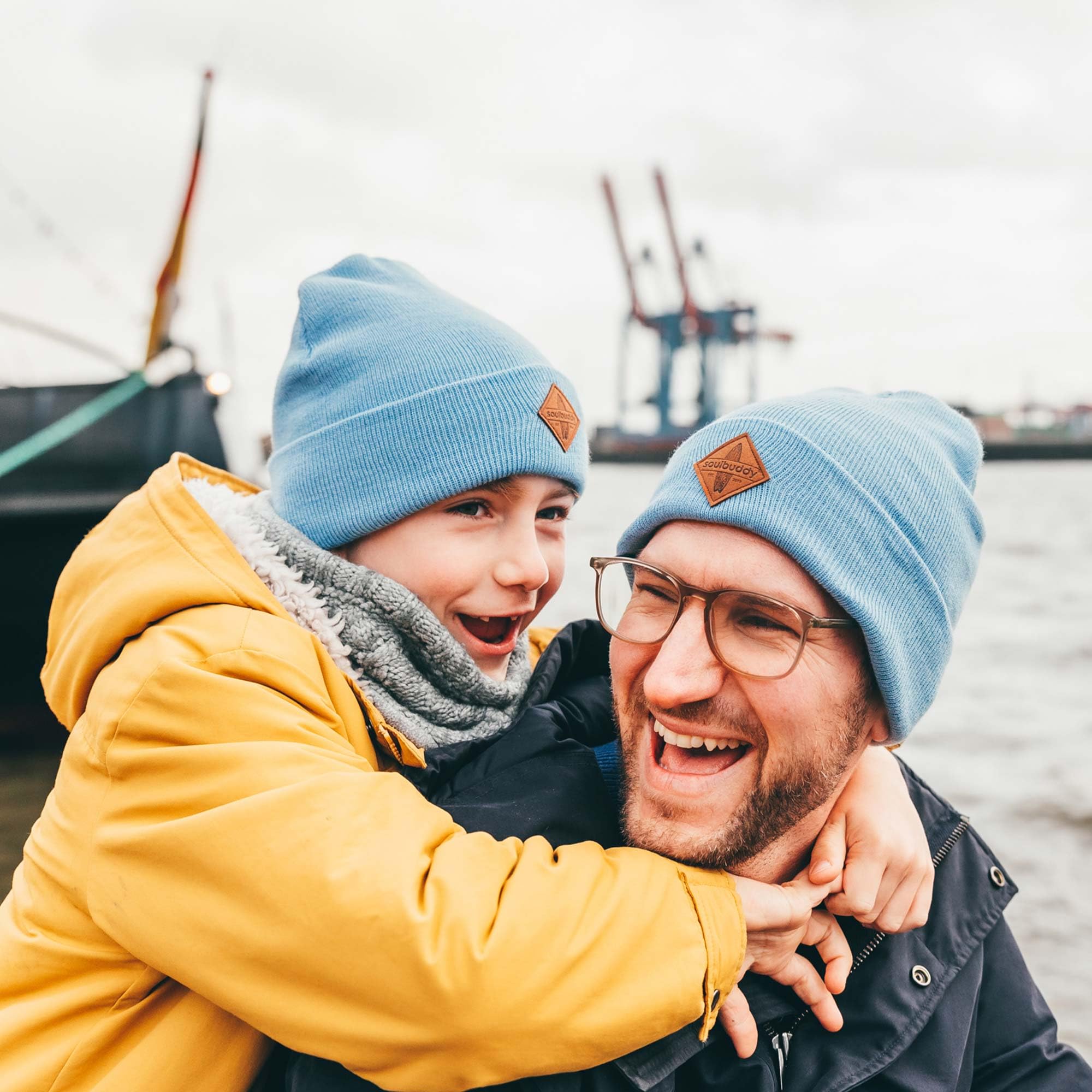 Soulbuddy Beanie - 2er Set Partnerlook | 1 Erwachsenen Wintermütze (One Size) und 1 Kinder Strickmütze (Größe S, M oder L) im identischen Style