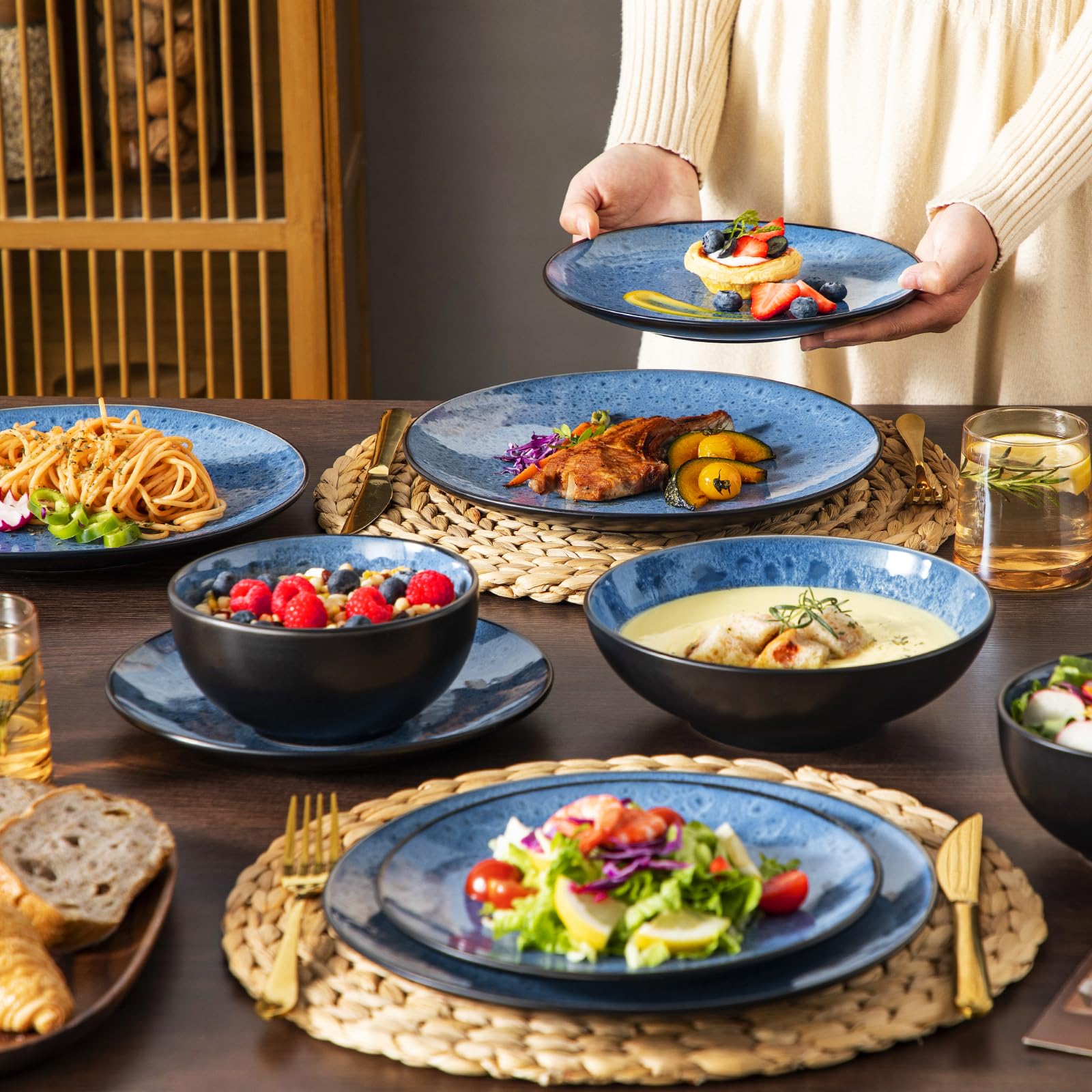vancasso Service de Table pour 6 Personnes, Service Vaisselle 24 Pièces en Grès - 6 Assiettes Plates, 6 Assiettes à Dessert, 6 Assiettes Creuses et 6 Bols - Glaçure Bleu, Compatible Micro-Ondes