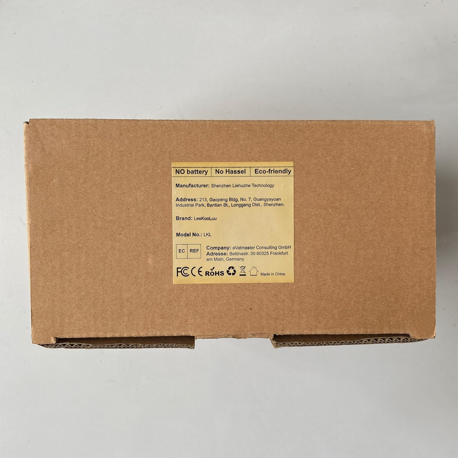 Contents of the LeeKooLuu car radio package including the main unit, rear camera, cables, remote, and mounting brackets.