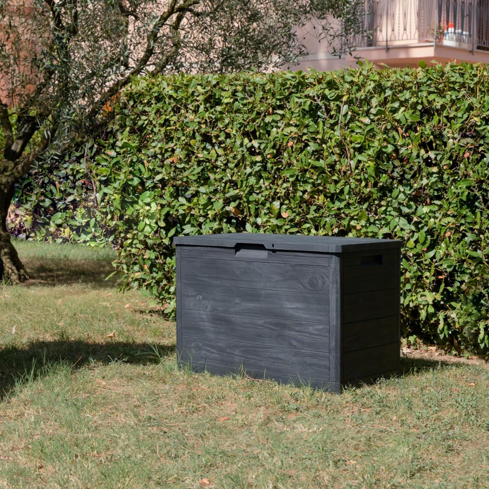 Sicignano Casalinghi Baule Multiuso Grande Portaoggetti Woody’s 160 Litri, Plastica Effetto Legno Dark Antracite – Adatto per Esterni Interni, Idoneo per Lucchetto, Facile da Montare, Made in Italy
