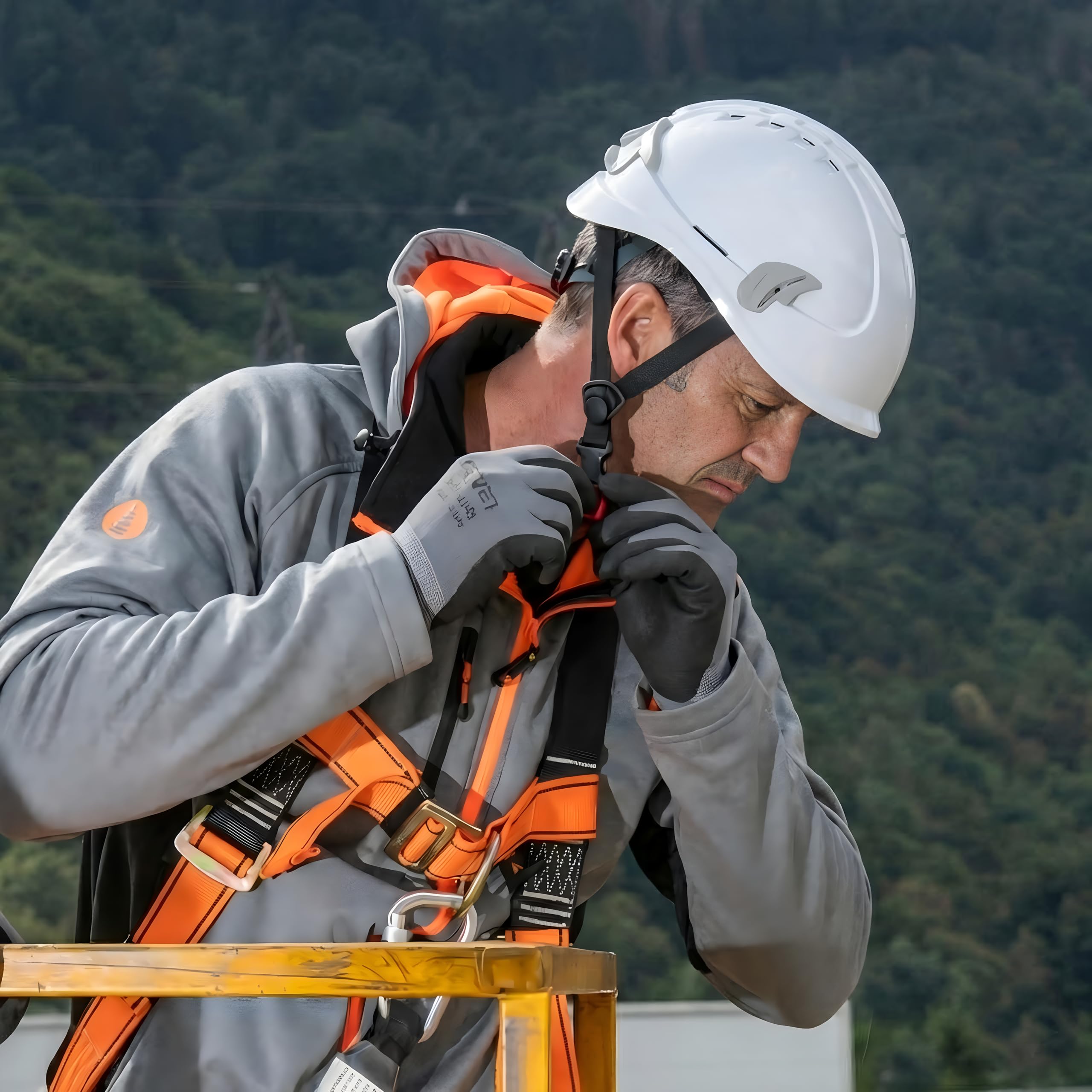 ALPINW - Casco de Seguridad para Trabajos en Altura - Ventilado con Rueda de Ajuste en Nuca - Máximo Confort: Arnés Interior 8 Puntos y Barboquejo - Certificado EN 397