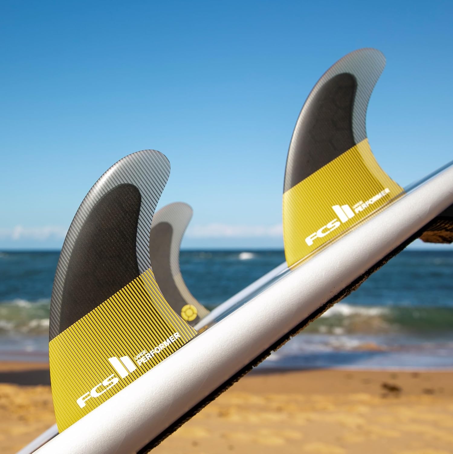 FCS II Performer Performance Core Tri Fin Set – All‑Round Thruster with Inside Foil Tech for Balanced Speed, Flow & Response – Mango