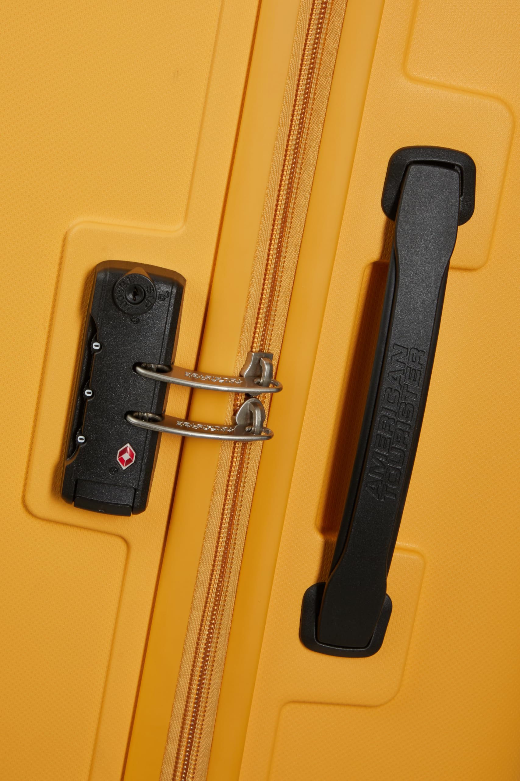 American Tourister Ellipso - Valigia Rigida Grande 79 cm, Valigia Leggera con 4 Ruote, Lucchetto TSA, Bagaglio da Stiva 104L - 3.80 KG - Giallo (Banana Cream)