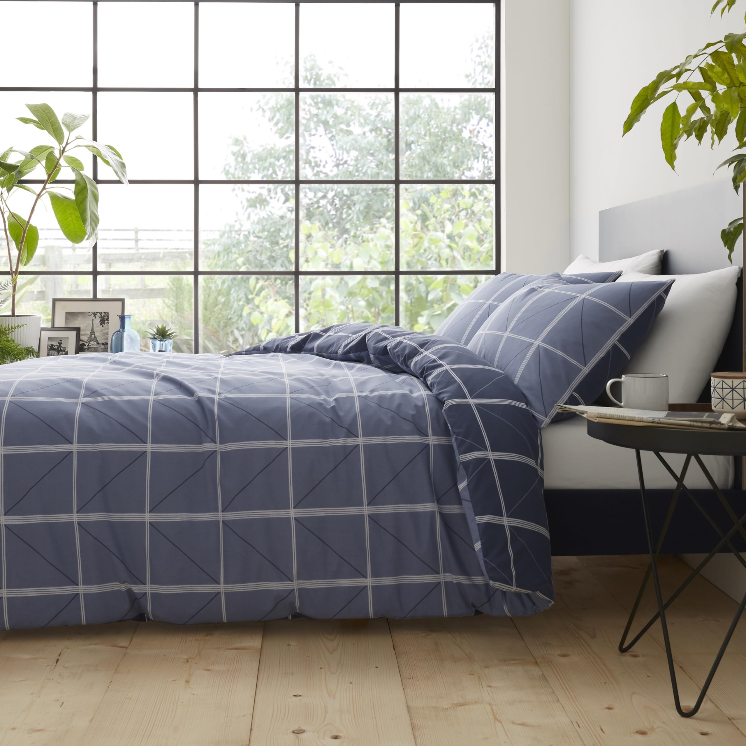 Catherine Lansfield Geometric Grid Duvet Cover Set 240 x 220 + 60 x 70 (2)