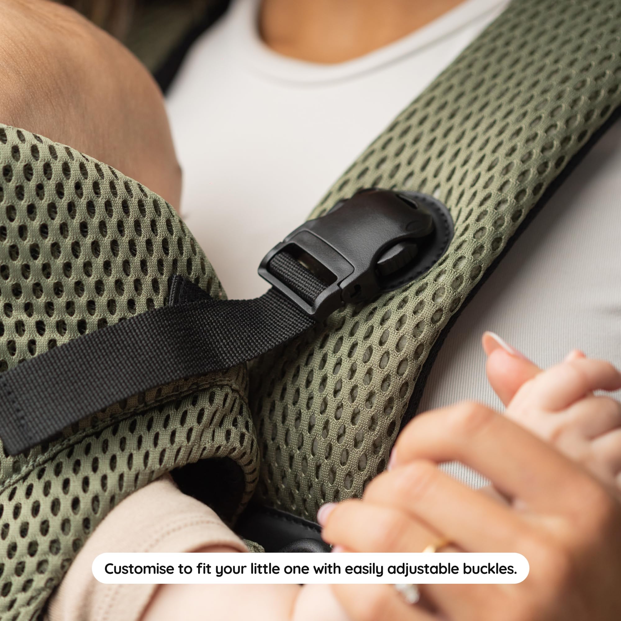 BABYGO AirMesh Babytrage mit integriertem Sabberlätzchen | von 0 bis 18 Monaten | Verstellbare, leichte und atmungsaktive AirMesh-Technologie (Olive, Air Mesh)