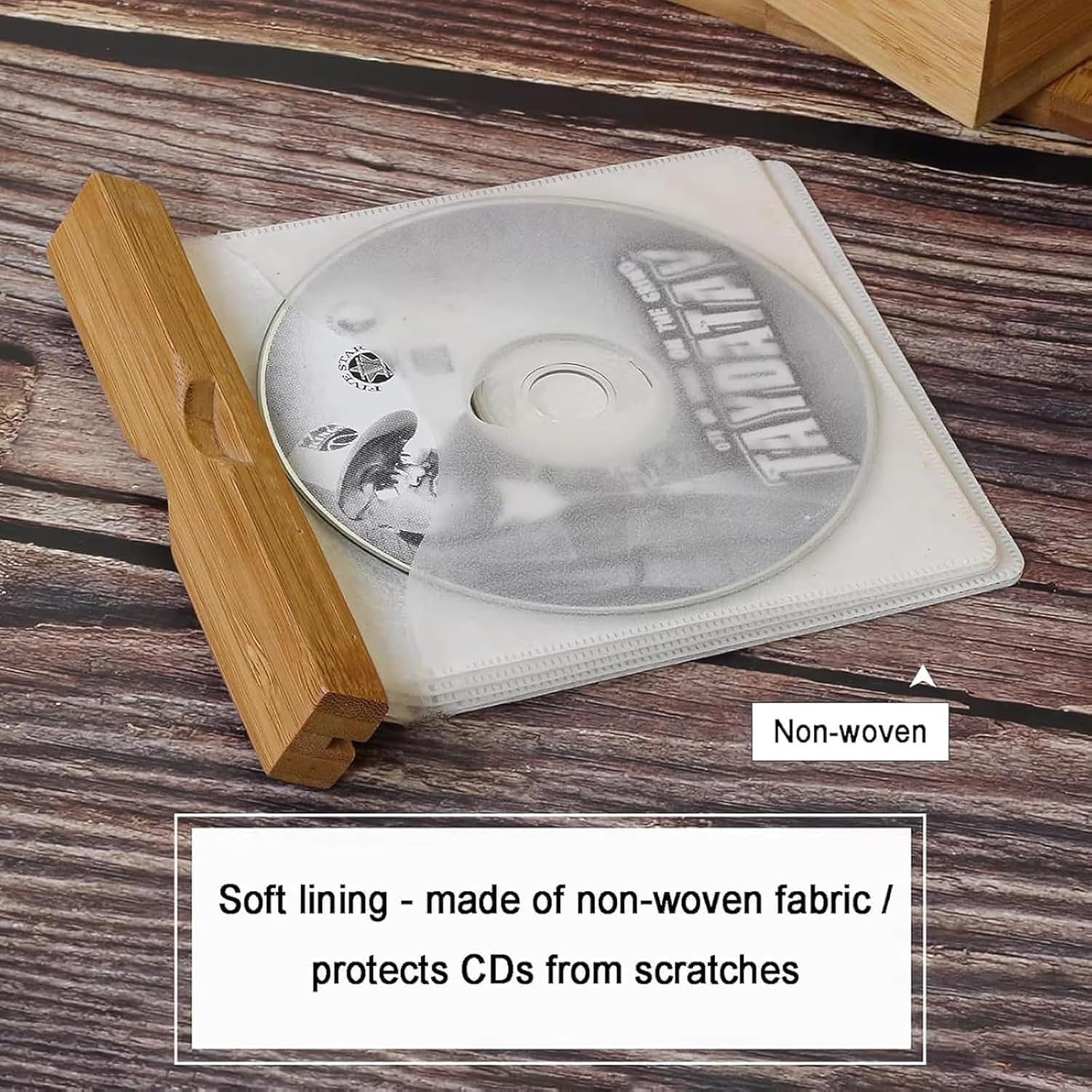 Estante de almacenamiento de CD de bambú para escritorio, organizador de DVD con base giratoria de 360°, capacidad para 50 discos, bolsa protectora integrada para oficina, hogar y regalos