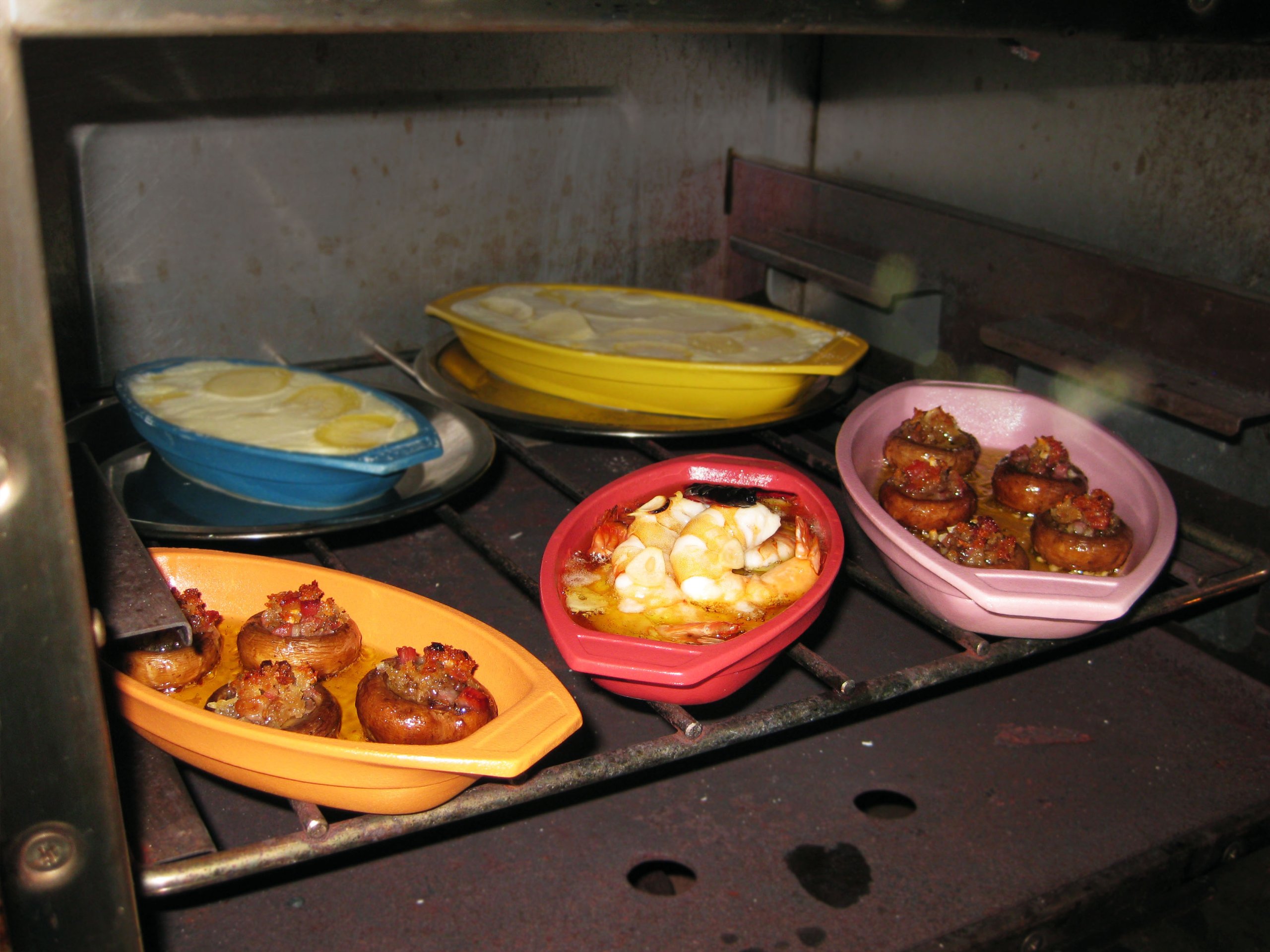 HASAMI トイグラタン　皿　Mサイズ 3色 トイグラタン M | 有限会社マルヒロ | 波佐見焼の陶磁器ブランド