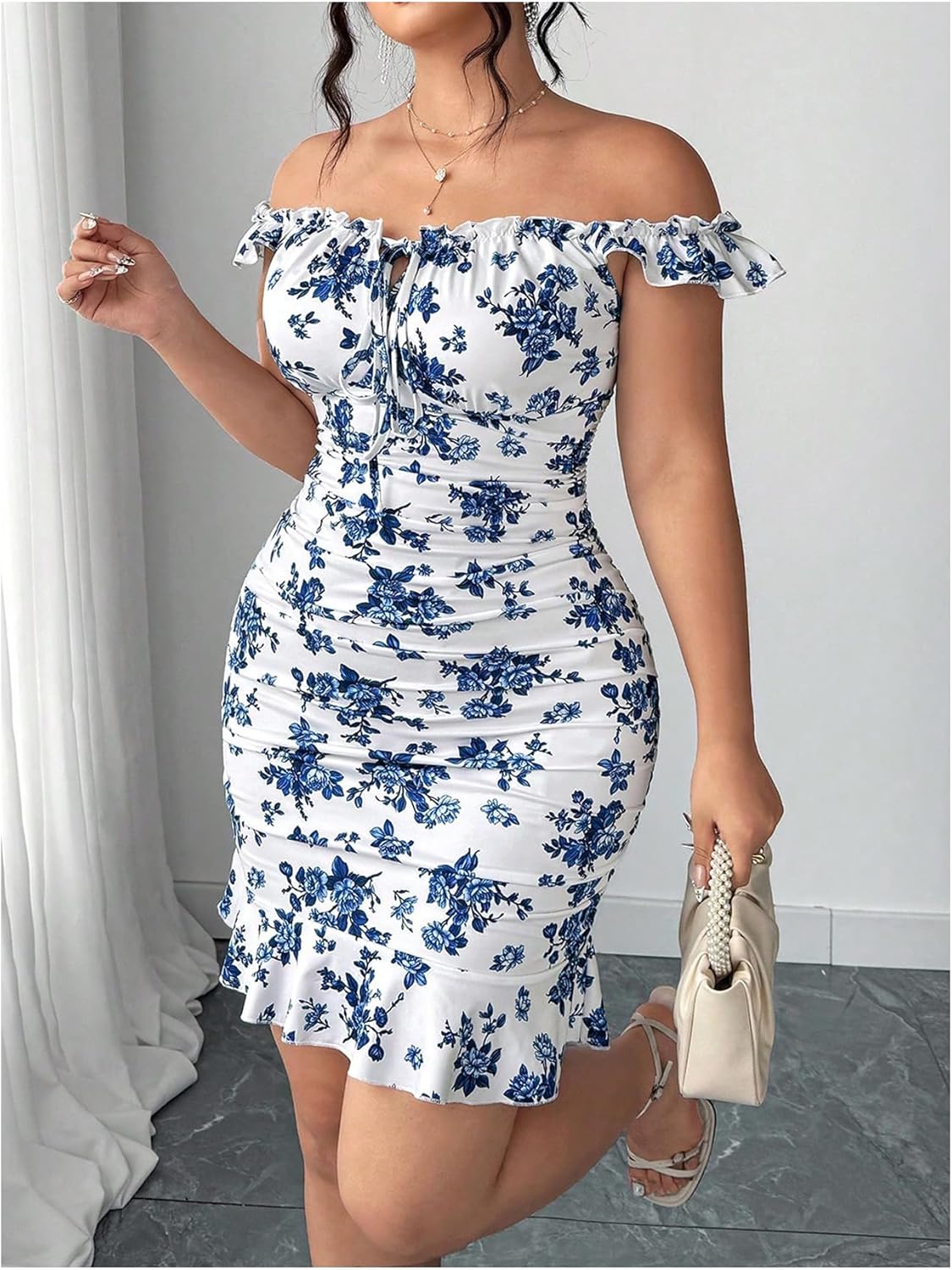 WDIRARA Women's Plus Size Floral Bodycon Dress Ruched Square Neck Sleeveless Ruffle Tank Dresses - Image 4