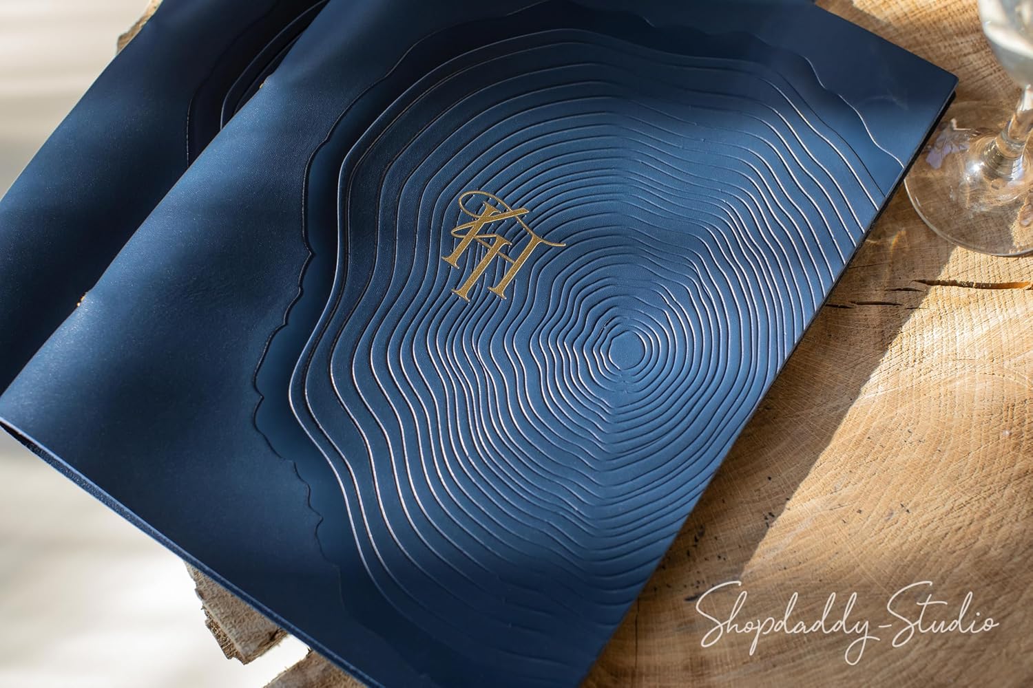 Leather Menu Covers with Gold Binding Rings – Custom Menu Holder for Restaurants, Bars & Cafés – Personalized Menu Book for Drinks & Wine Menu