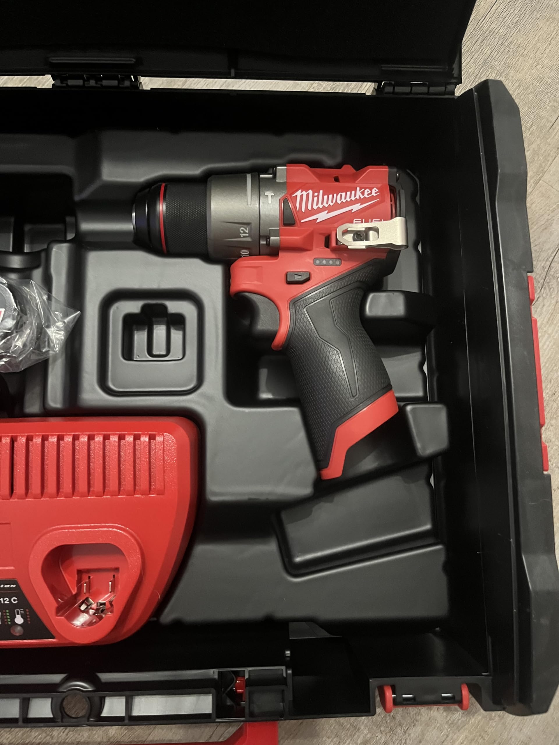 Akumuliatorinis smūginis suktuvas-grÄ™žtuvas M12 FPD2-202X 12V Milwaukee
