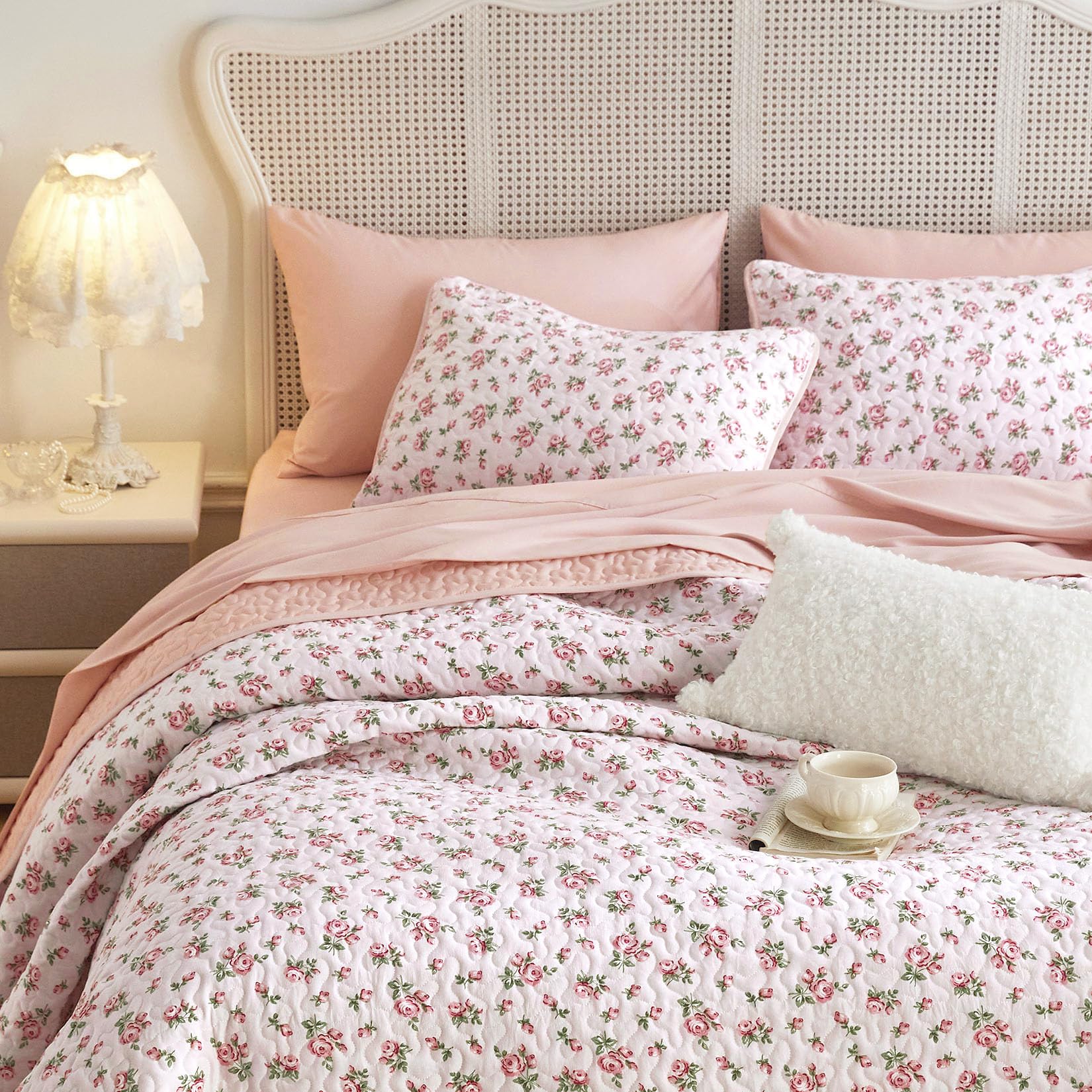 Wake In Cloud Coquette Cottagecore Floral Quilt Set – Pink, Queen/Full