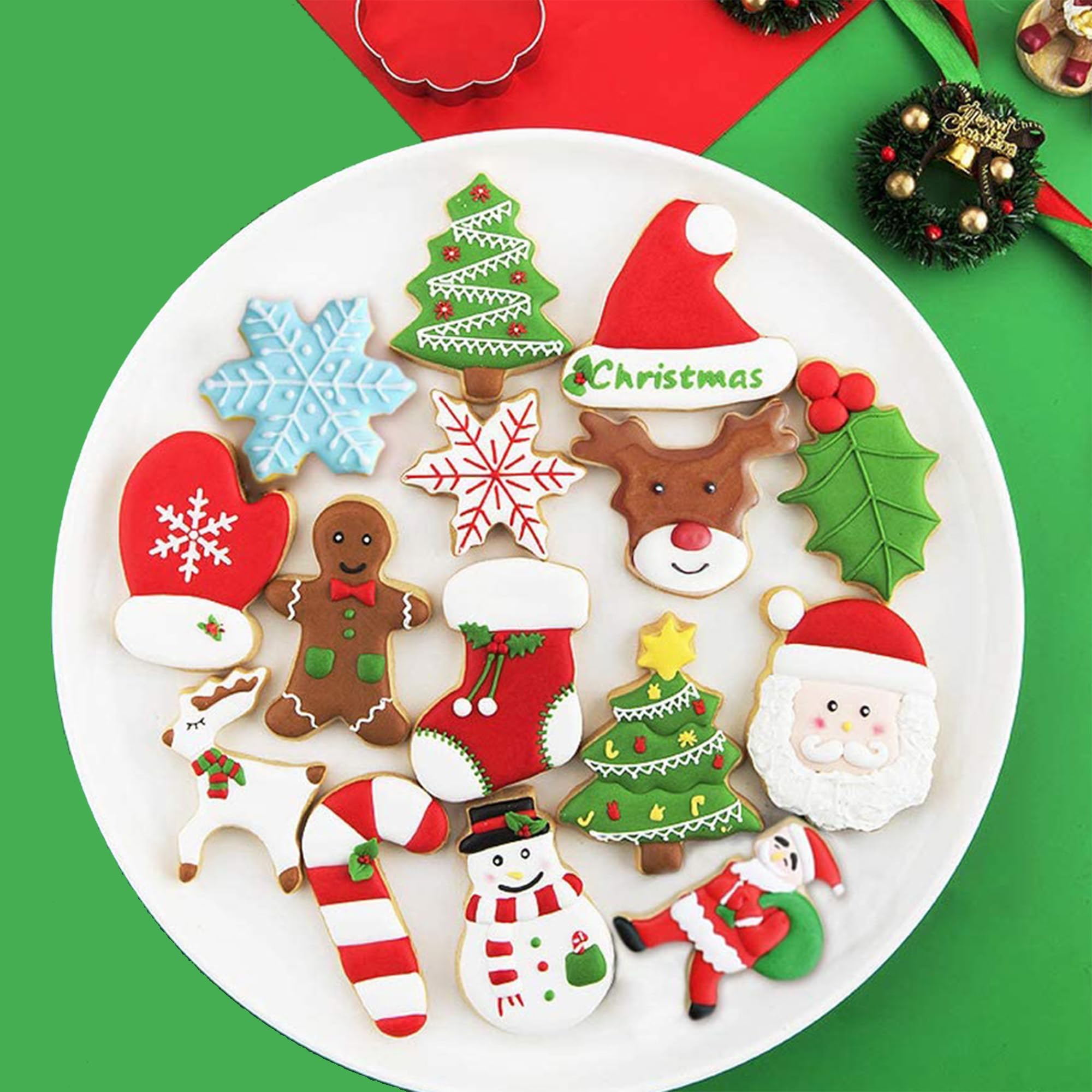 Juego de 10 cortadores de galletas de Navidad de acero inoxidable con Papá Noel, copo de nieve, ciervo, árbol de jengibre, muñeco de nieve, calcetín con 100 bolsas de dulces autoadhesivas para
