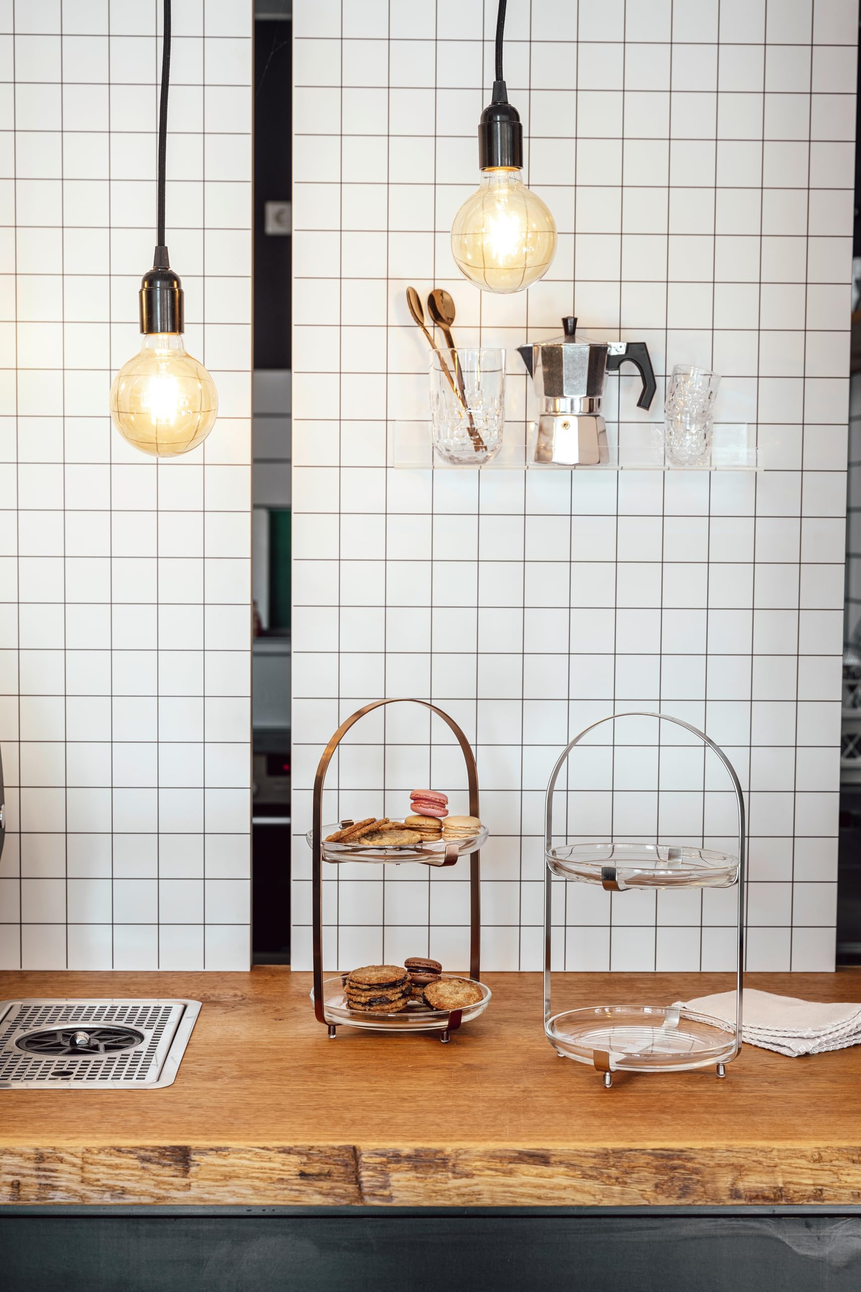 LEONARDO HOME CUCINA Etagere • 1 Stück • Moderne Glasetagere • für Kuchen & Häppchen • elegante Etagere • für Brunch und Buffet • Zeitloses Design • für jede Gelegenheit • Höhe 32 cm • silber • 025365