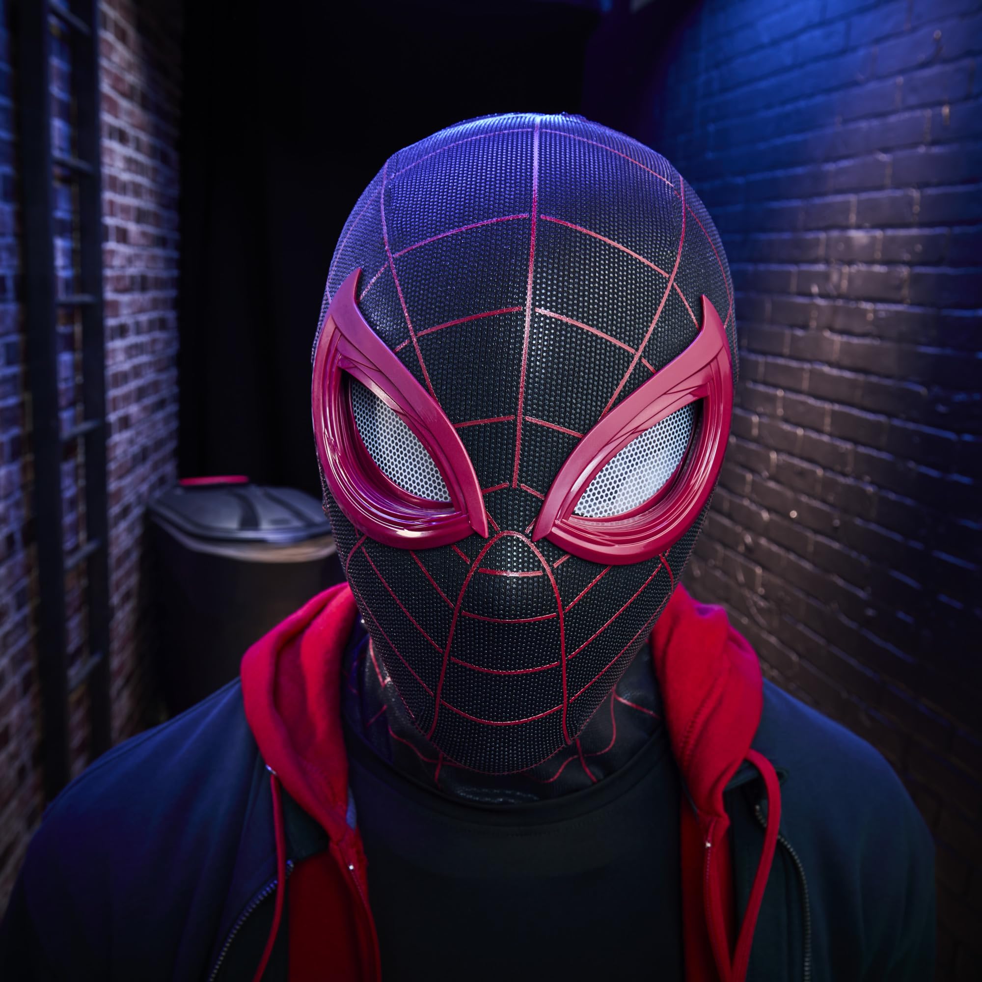 Hasbro Marvel Legends Series, Spider-Man: Miles Morales, maschera espressiva elettronica, articolo premium interattivo per roleplay per adulti