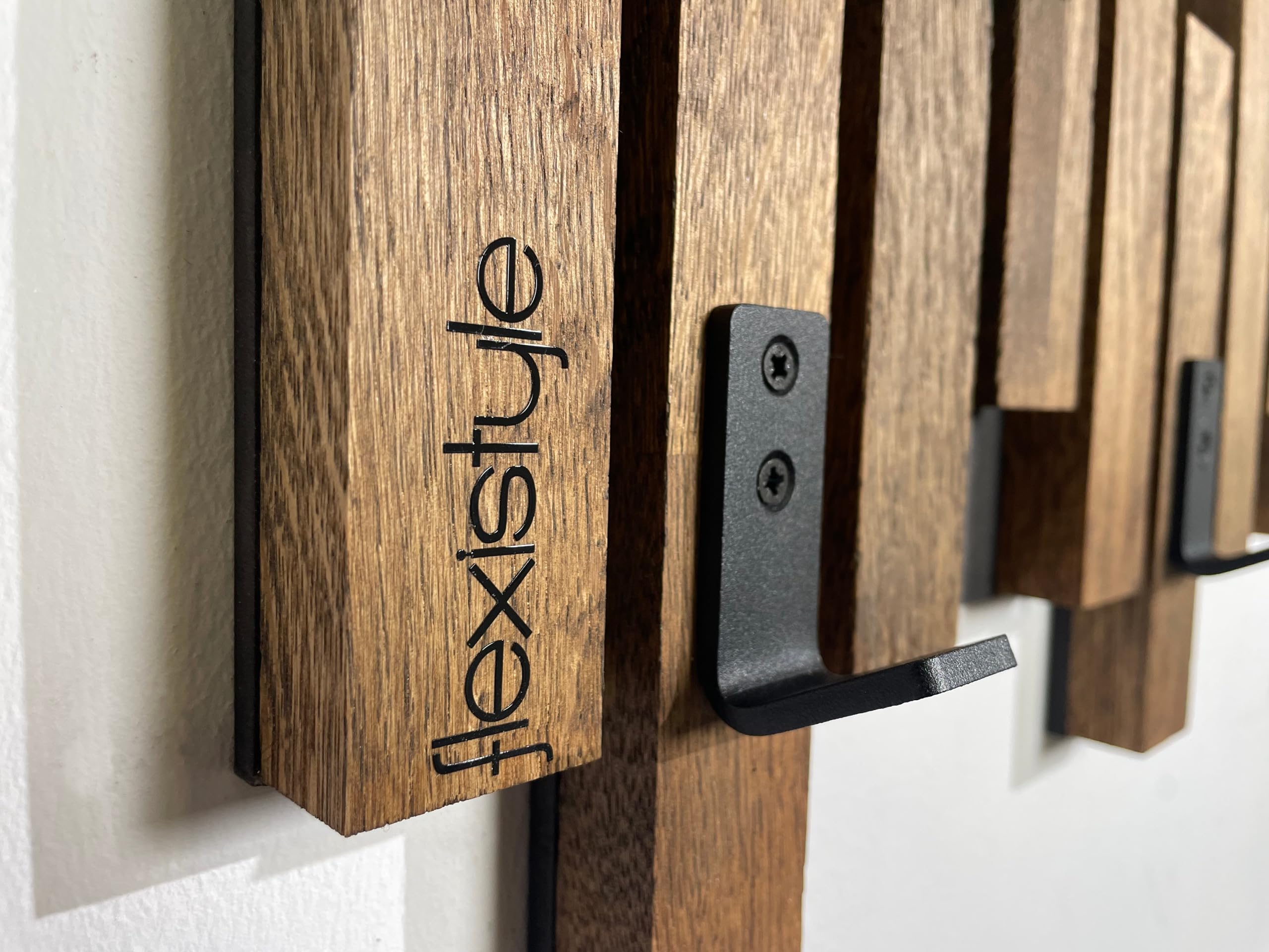 Perchero de pared de madera de roble, diseño de lamas, color negro, moderno, natural, 2 dimensiones (80 cm, marrón)
