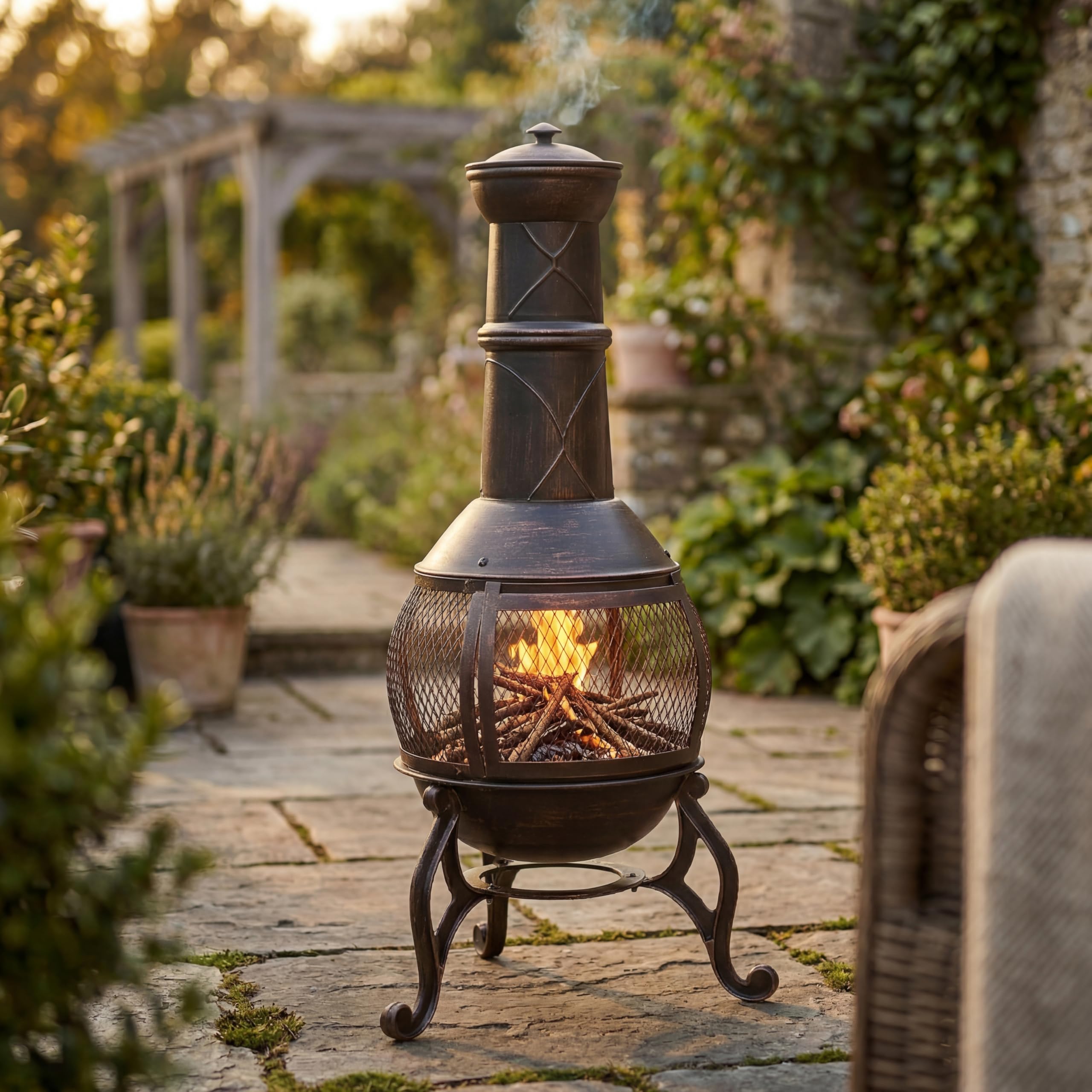 Home Discount® Chauffage de terrasse de Jardin Cheminée en Acier pour Barbecue Grille de Cuisson Cheminée Cheminée, Noir et Doré Antique, Grande