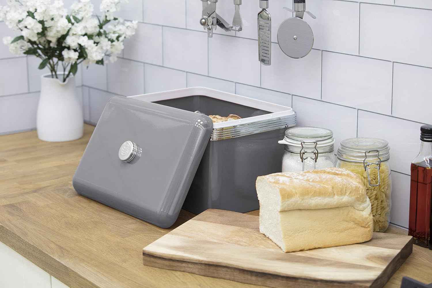 Swan SWKA1010CN Retro Bread Bin, Metal, Cream, 18 Litre, view 2