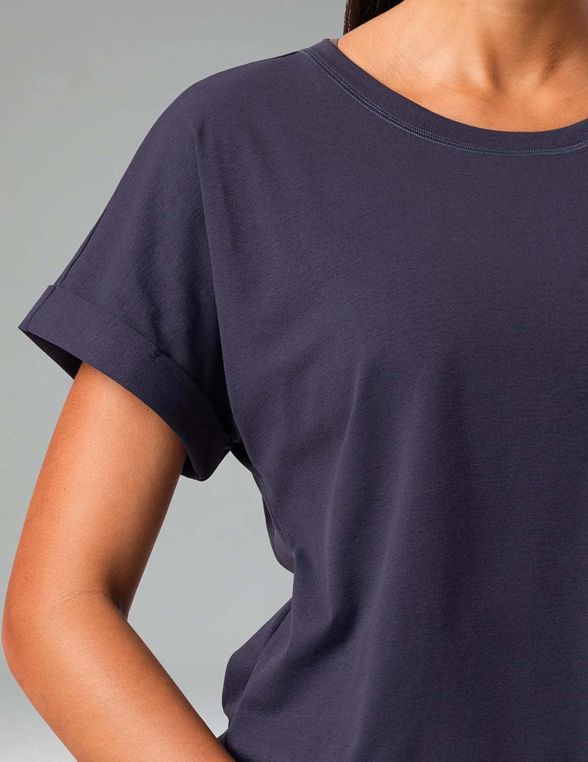 Colorfulkoala Women’s Loose Fit Batwing Sleeve T-Shirt, Round Neck Mid-Length Top with Cuffed Detail Back Twist Design Casual