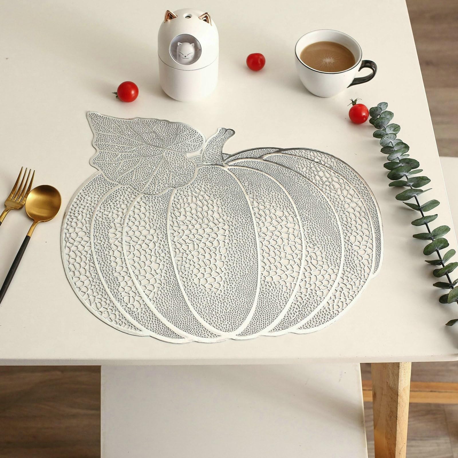 Platzsets Kürbis 8er Set, Platzdeckchen Weihnachten Abwaschbar PVC Hitzebeständig rutschfest Hohl Kürbis Förmig Tischsets für Küche, Silber, 42x40CM