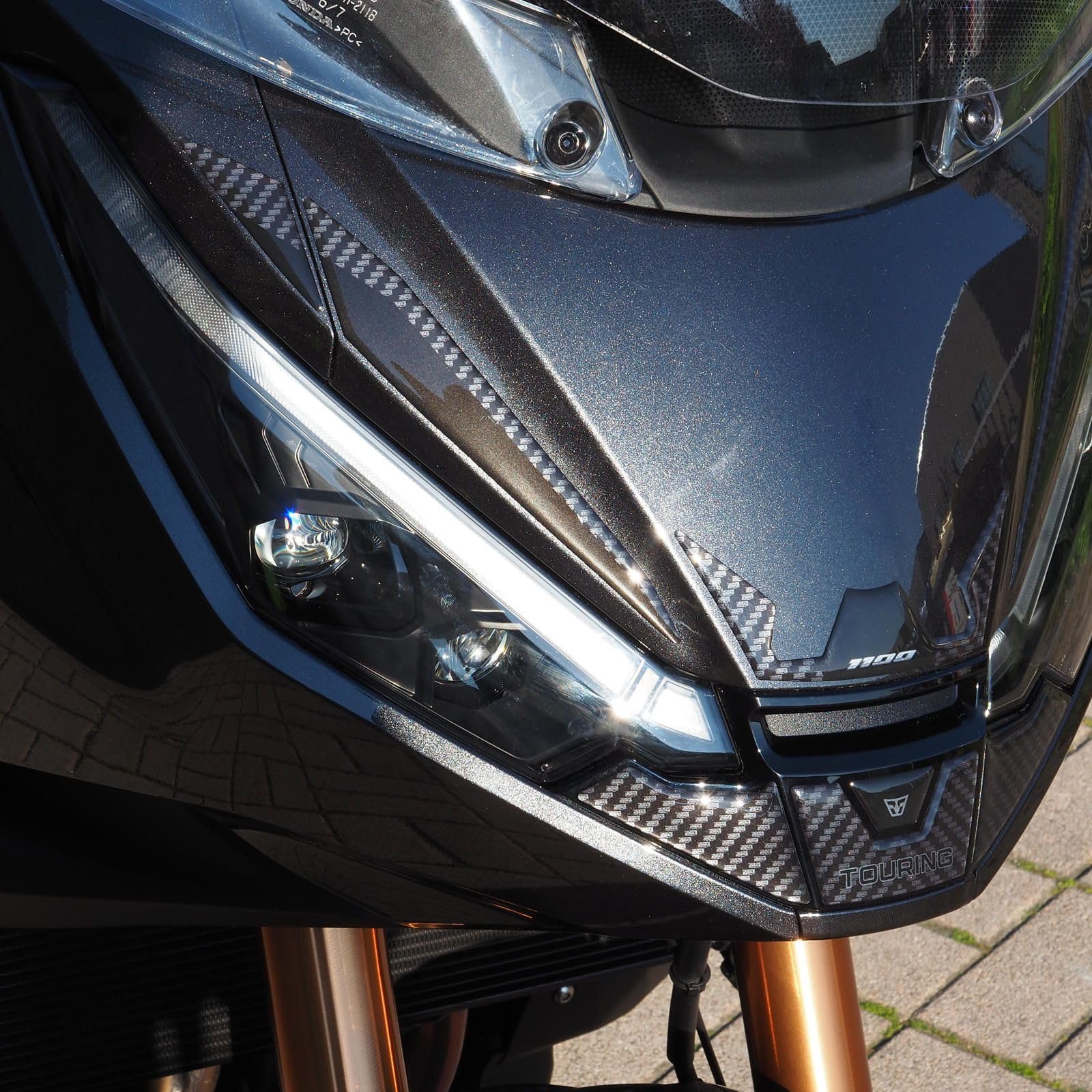 Resin Bike Naklejki Moto kompatybilne z Honda NT 1100 2025-2026. Chronią Przednia kopuła przed uderzeniami i zadrapaniami. Naklejki żywiczne z efektem 3D - wyprodukowane we Włoszech