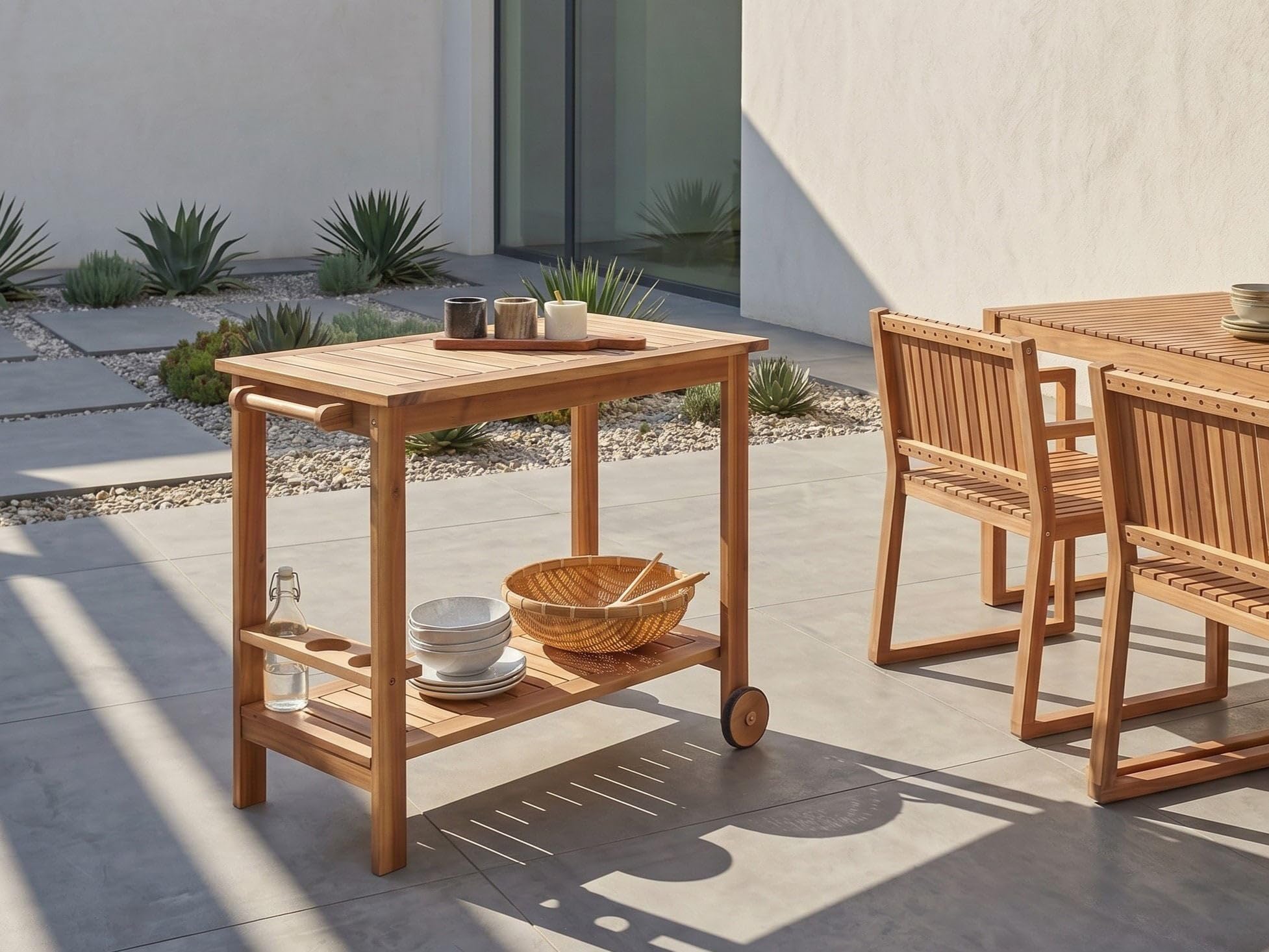Beliani Carrito de Servicio de jardín Carrito de té con Ruedas de 2 Niveles de Madera de Acacia certificada con Soporte para Botellas marrón Claro Sassari II