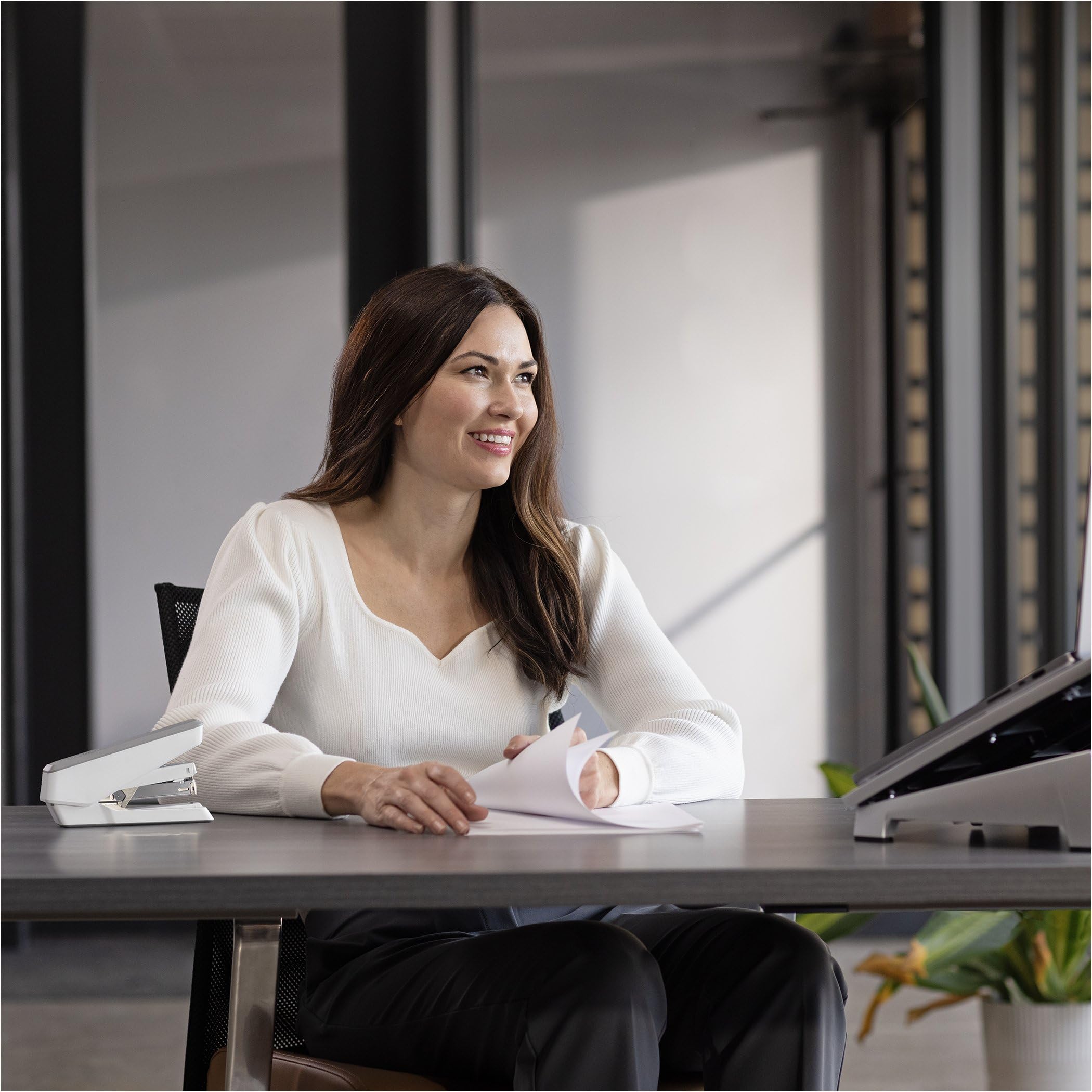 Fellowes LX870 EasyPress - Cucitrice da ufficio, a striscia intera, senza sforzo, one-touch, per classe, casa e ufficio, contiene striscia completa di punti metallici, capacità 40 fogli, bianco