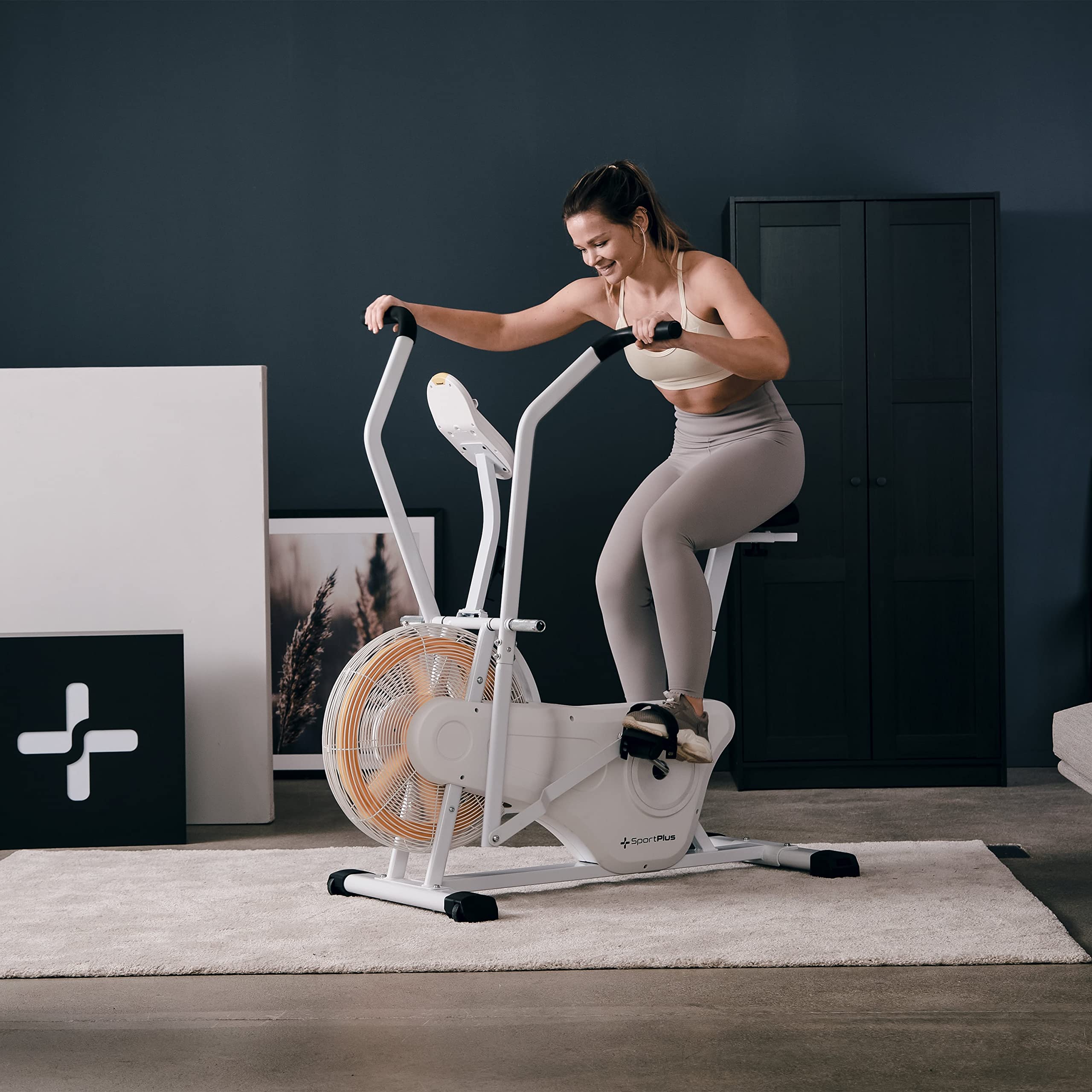 SportPlus, professionale Air Bike con resistenza all'aria e compatibilità con l'app, per HIIT, computer di allenamento intelligente, portata fino a 135 kg