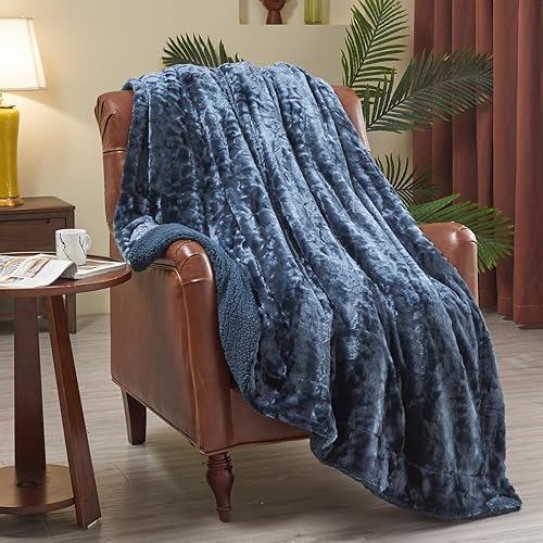 NEWCOSPLAY Manta de piel sintética súper suave para sofá, manta cálida de felpa azul marino para sofá y cama (azul marino, manta de 50 x 60 pulgadas) disponible en Yaxa Peru
