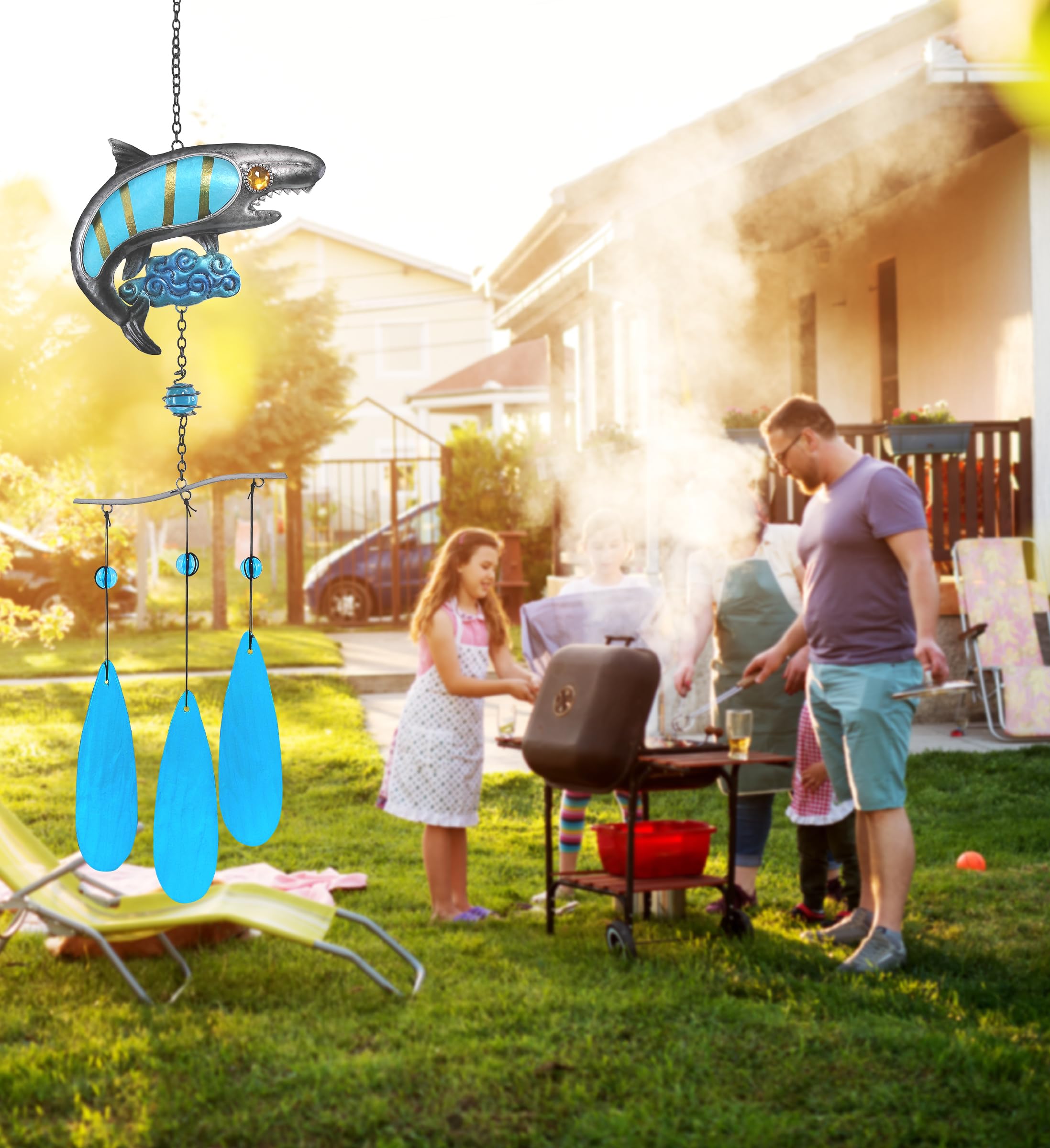 CoTa Global Carillon éolien en forme de requin – Carillon à vent en verre et métal fait à la main – Décoration d'intérieur et d'extérieur à suspendre pour porche, terrasse et jardin – 68,6 cm