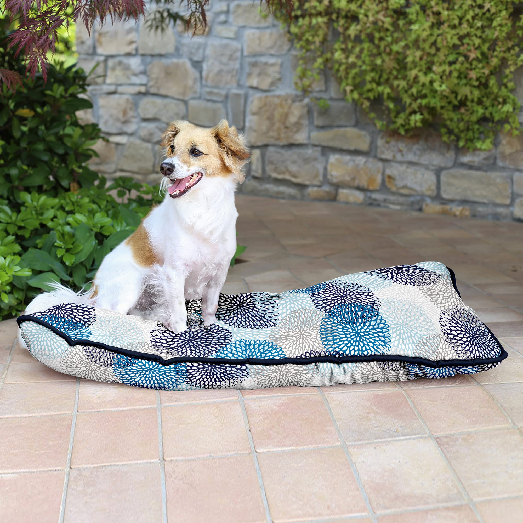 Coussin matelassé Maxy pour sublimer votre banquette de jardin en été
