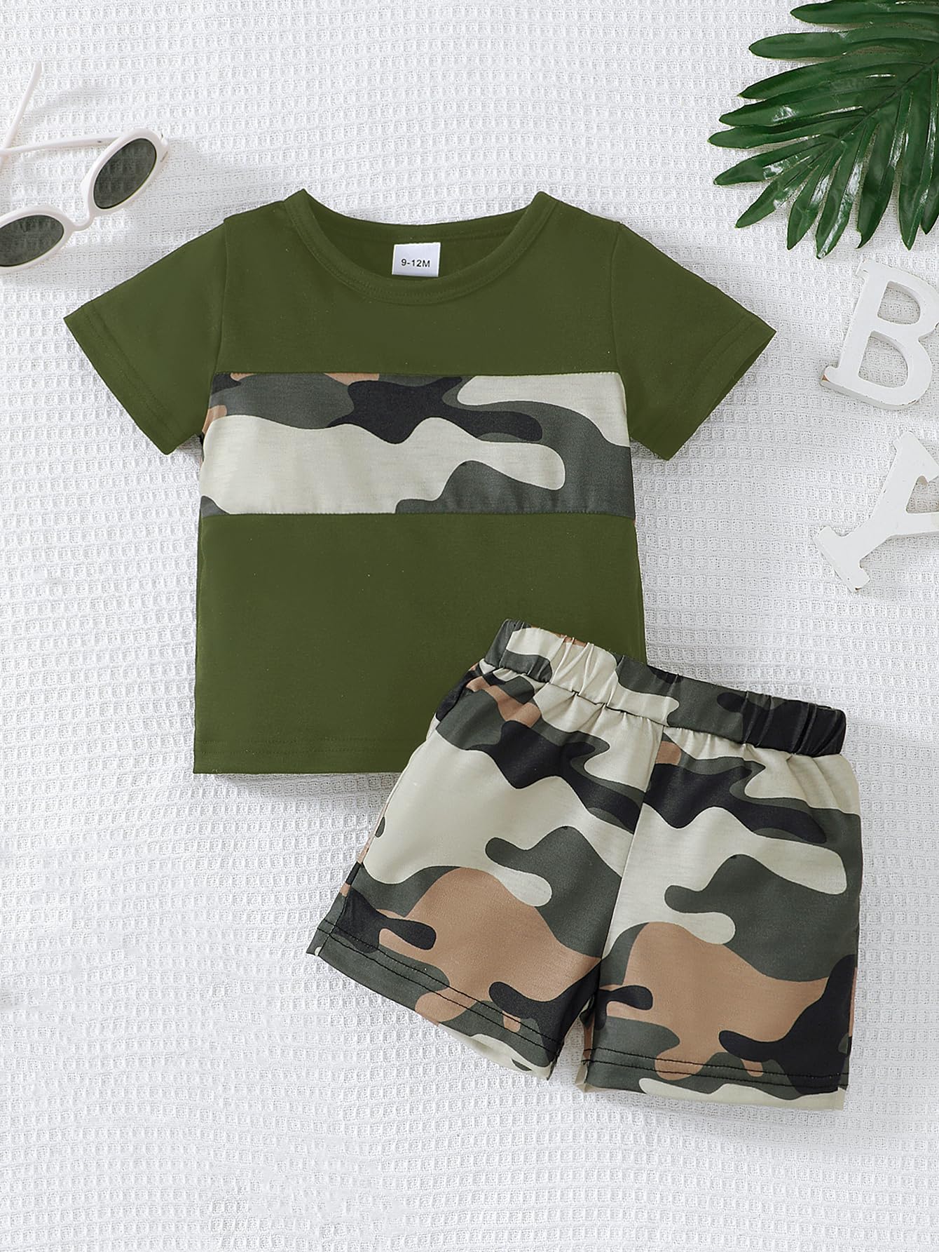Conjunto de 2 piezas para niños pequeños, camiseta de manga corta con bloques de color y pantalones cortos de camuflaje para niños de 9 a 3 años, ropa de verano — view 4